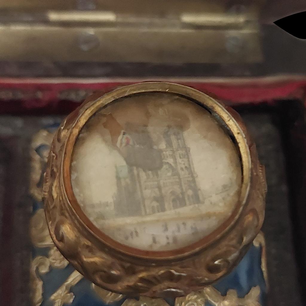 Souvenirs du 19ème siècle Palais Royale or et ébène Necessaire en vente 2