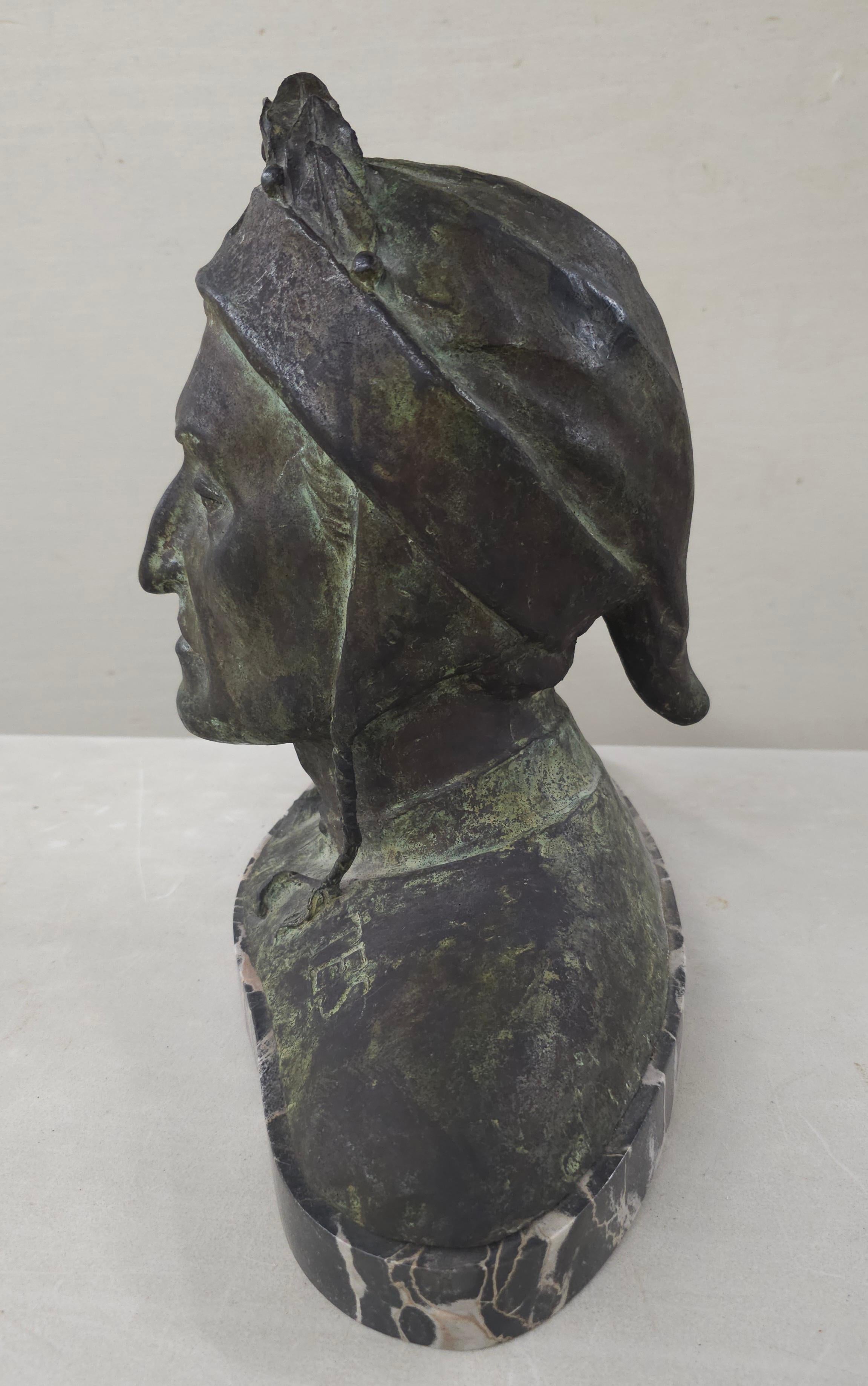 Italiano Busto in bronzo verdastro di Dante Alighieri del XIX secolo / basamento in marmo in vendita