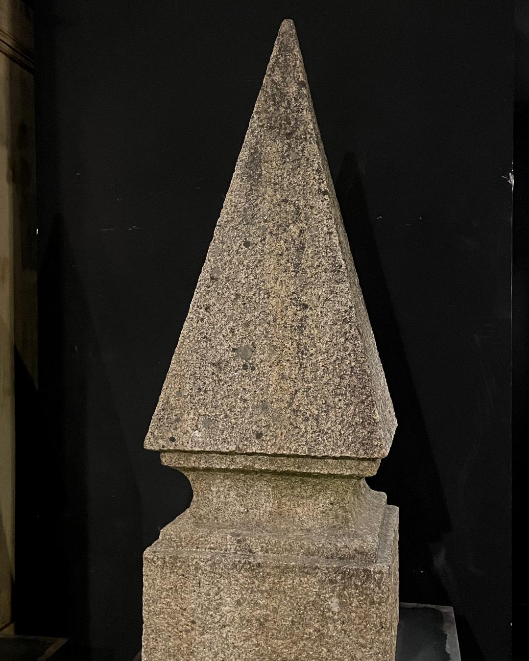 19th Century Granite Finials from Northern Cáceres Palace In Good Condition For Sale In BARCELONA, ES