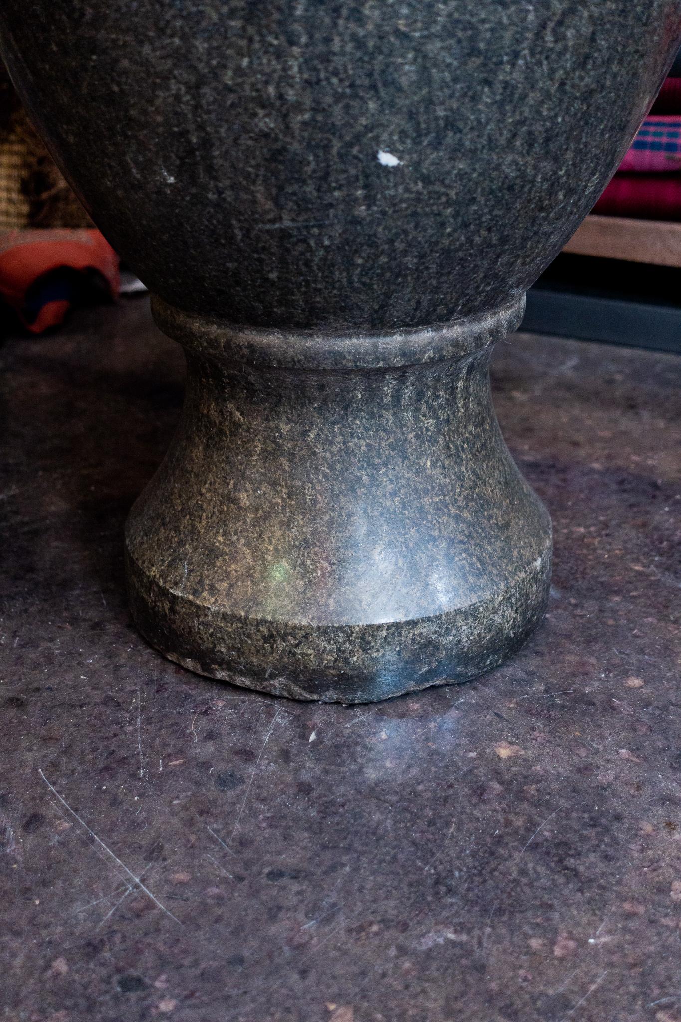 Dekorative Granit-Vase im Grand-Tour-Stil des 19. Jahrhunderts im Angebot 1