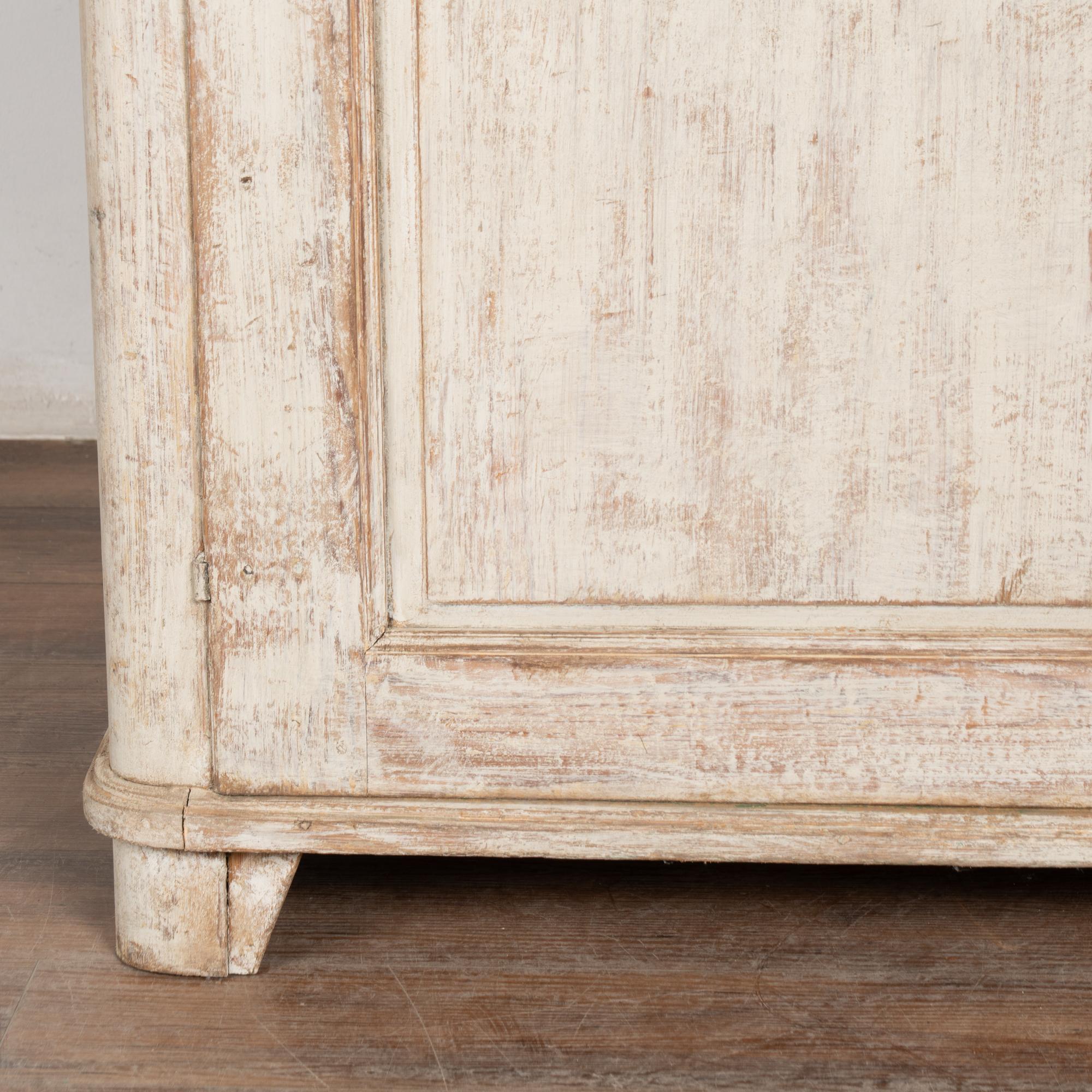 Credenza in pino svedese del XIX secolo in stile gustaviano, armadio a buffet in vendita 6