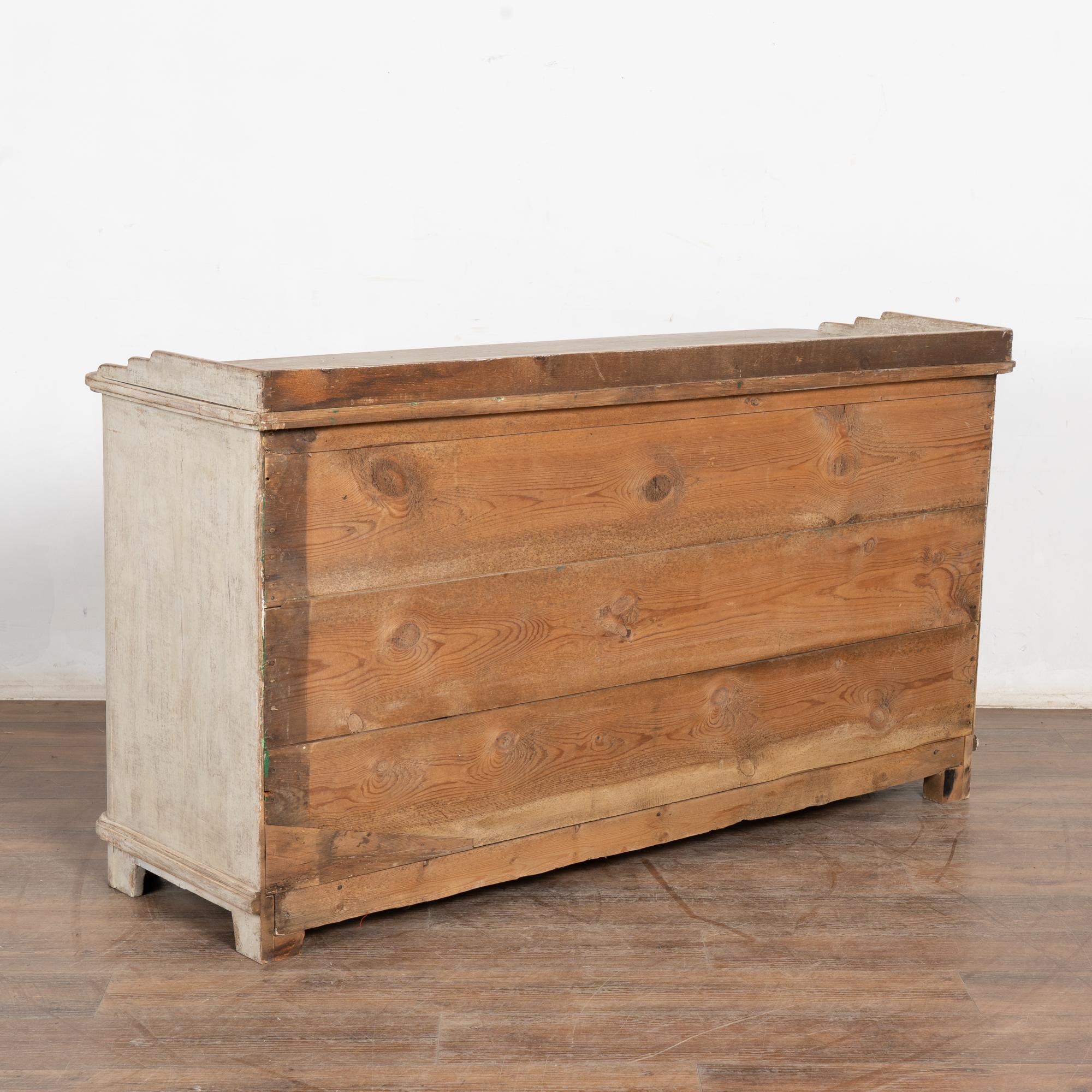 Credenza in pino svedese del XIX secolo in stile gustaviano, armadio a buffet in vendita 8
