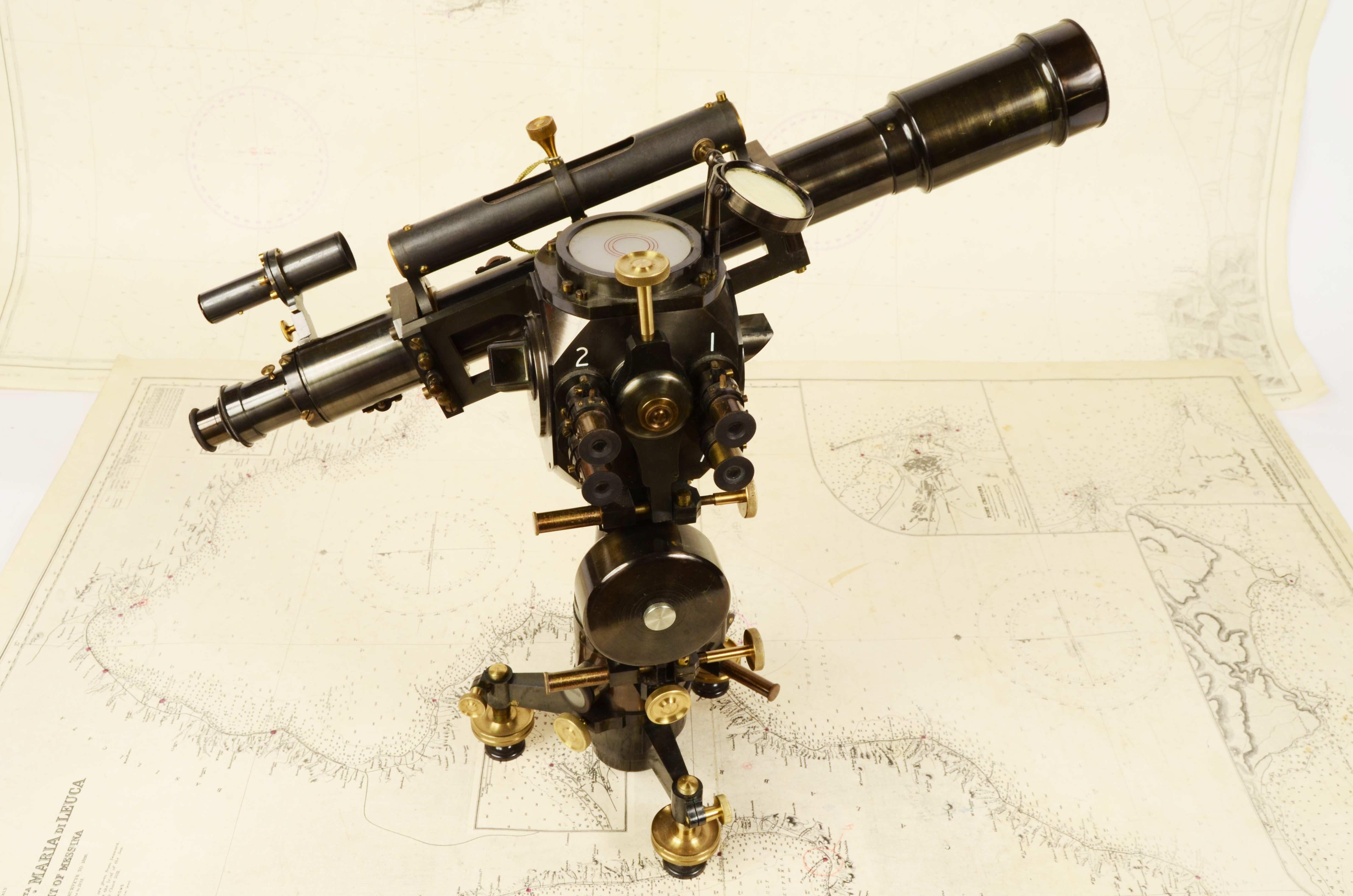 Great Cleps signed Ing. A. Salmoiraghi La Filotecnica Milano n. 6465; the instrument was conceived by Ignazio Porro (1801-1875) and made around the end of the nineteenth century. It is an instrument used for geodetic and topographical measurements.