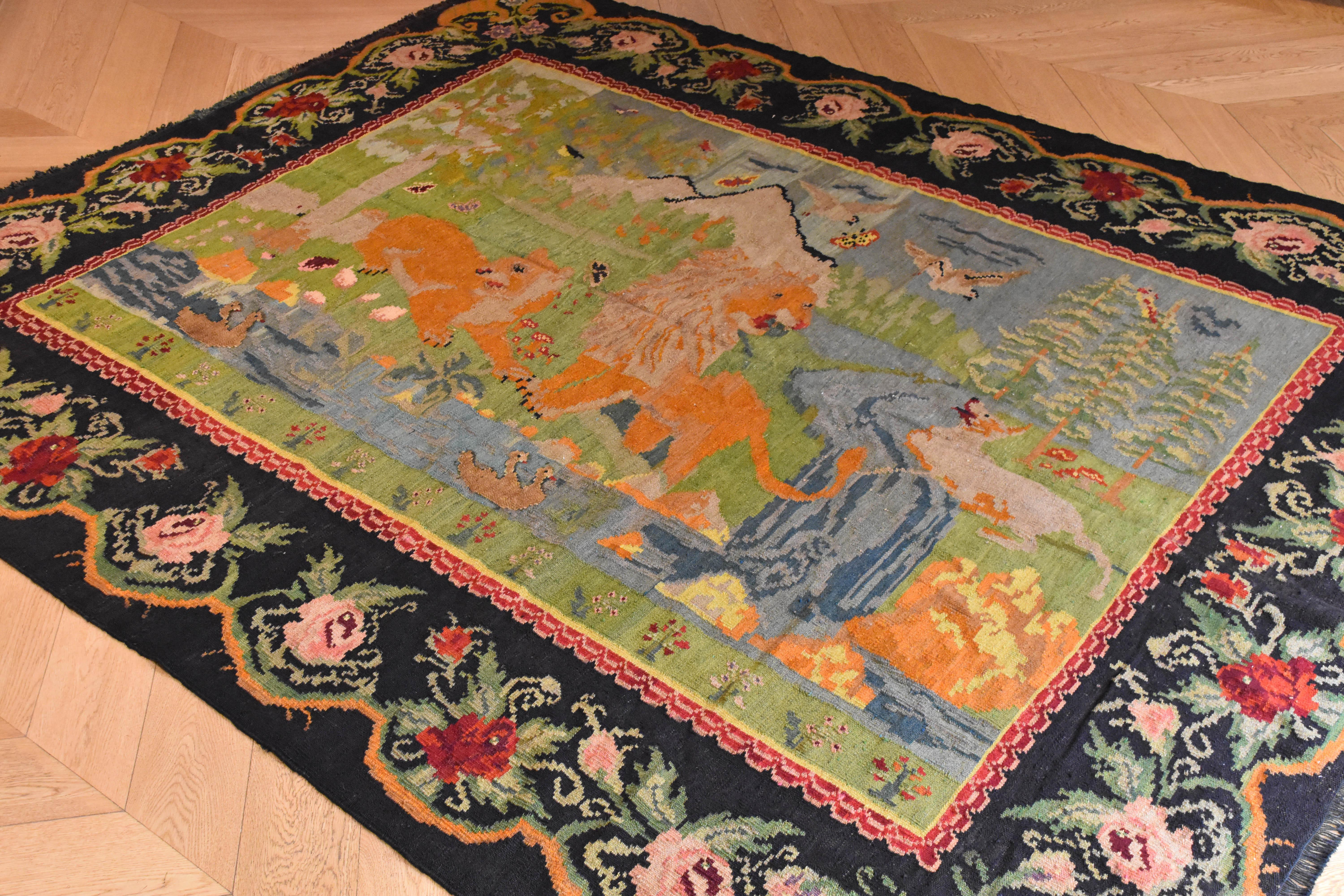 Grüner, schwarzer, Tier- und Löwen-Kelim-Karabagh-Teppich aus dem 19. Jahrhundert, ca. 1940er Jahre (Armenisch) im Angebot