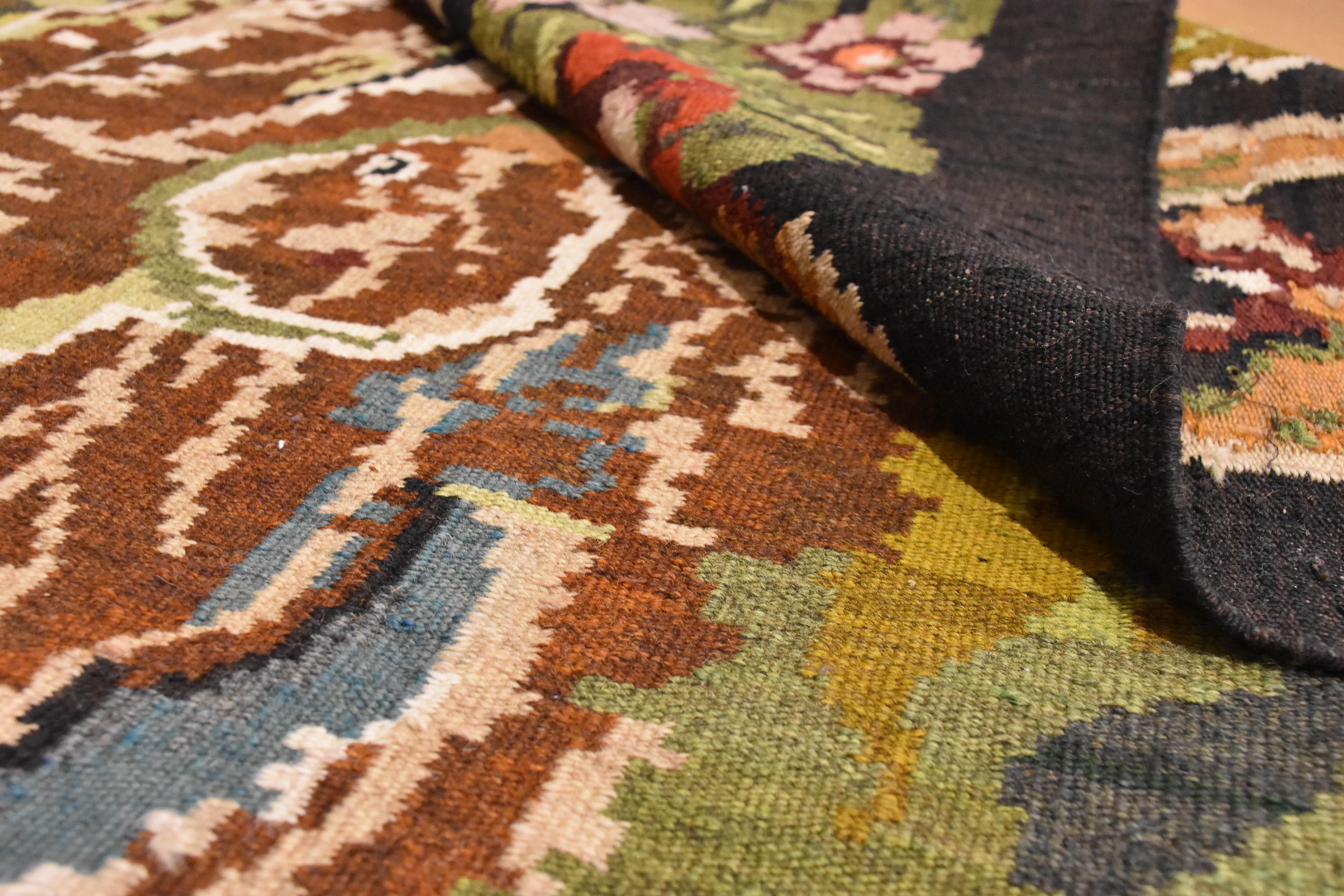 Rug & Kilim Karabagh du 19e siècle, vert, fleurs noires et animaux, vers les années 1930 en vente 6