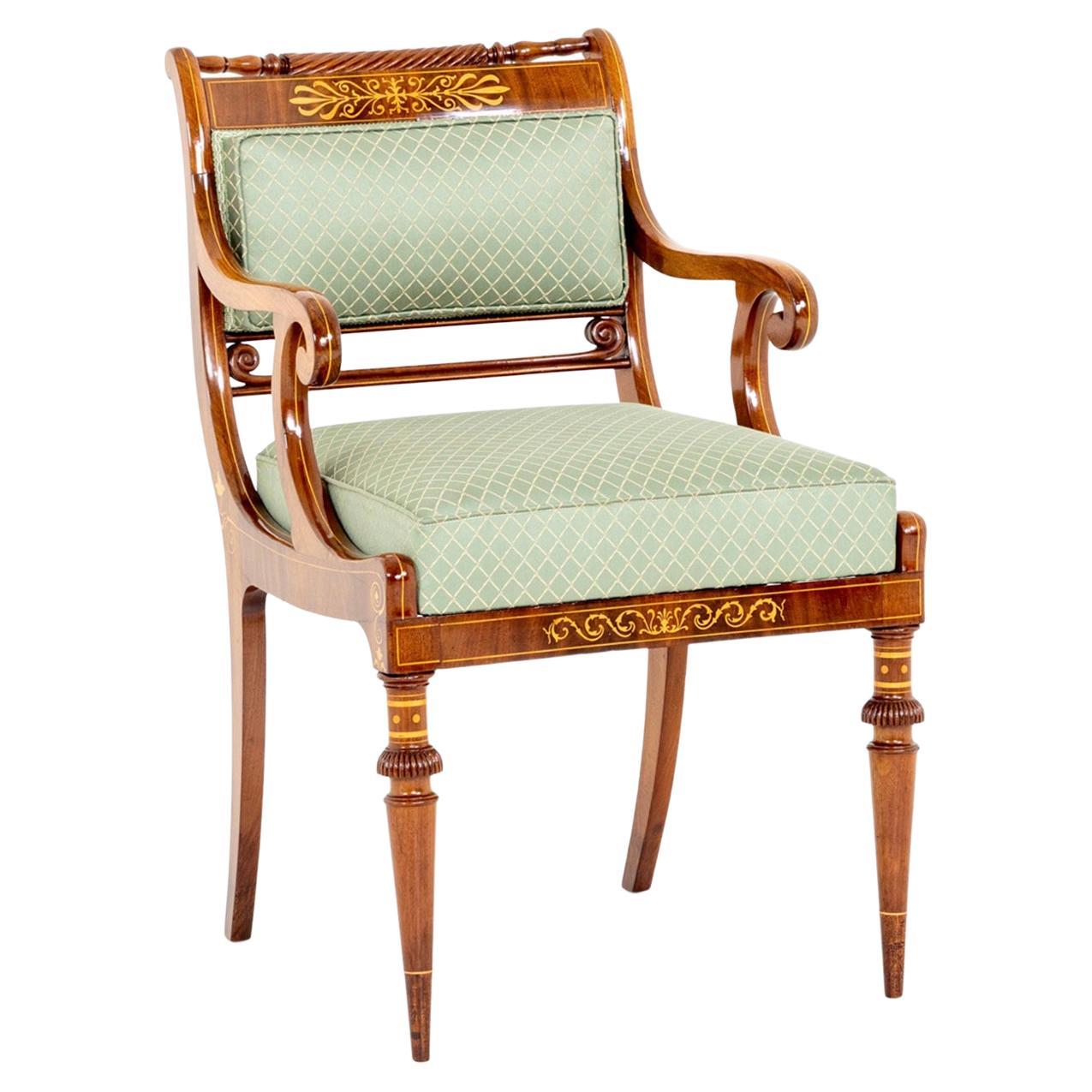 Grüner deutscher antiker Biedermeier-Sessel aus Mahagoni und Ahornholz aus dem 19. Jahrhundert im Angebot