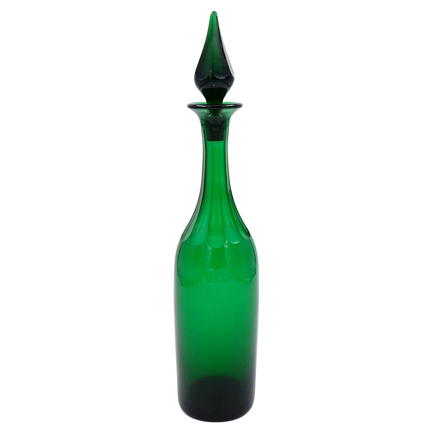 19th century green glass decanter - England, circa 1870. For Sale