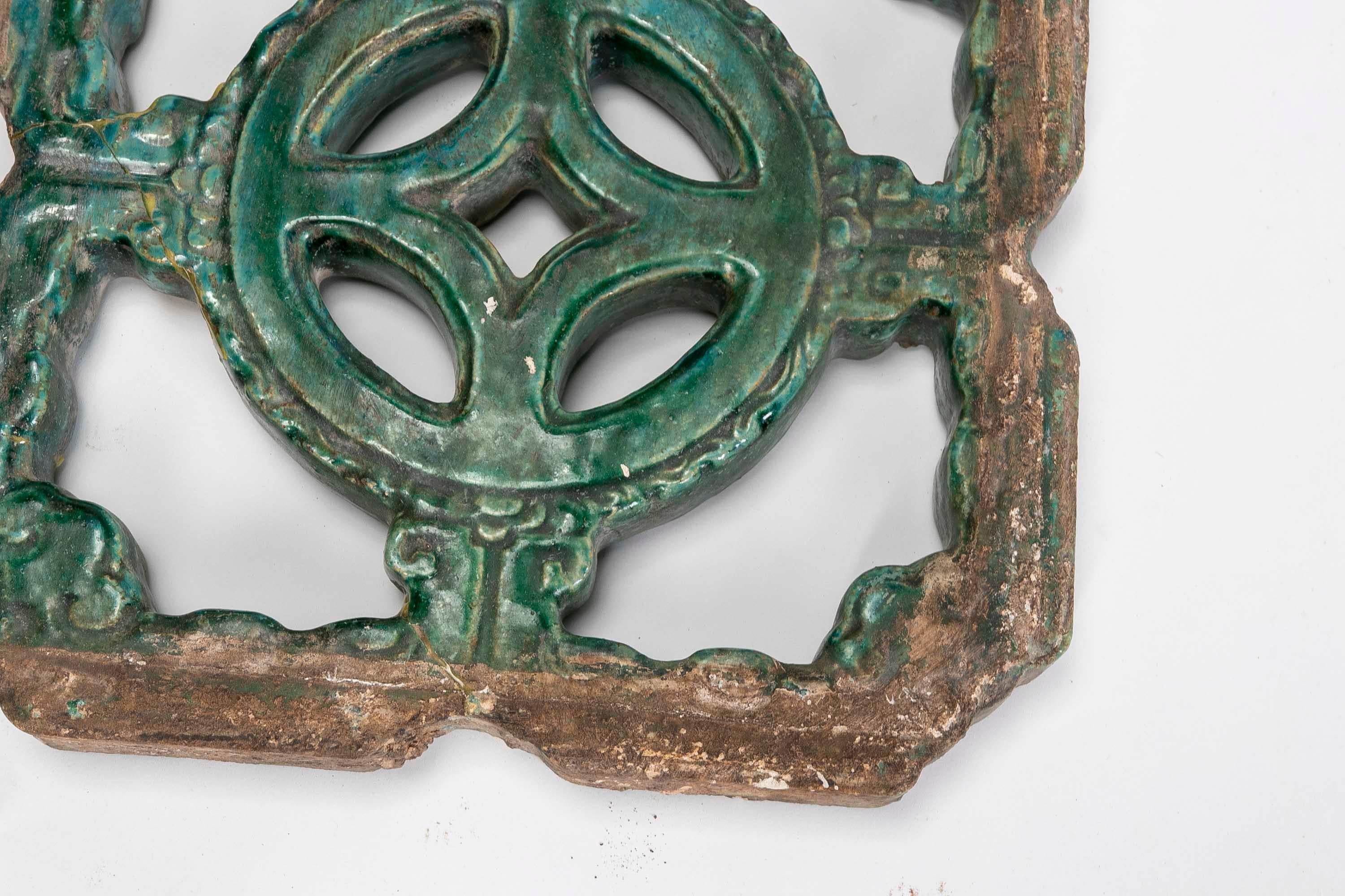 Vernissé Tile oriental émaillé vert du 19ème siècle en vente
