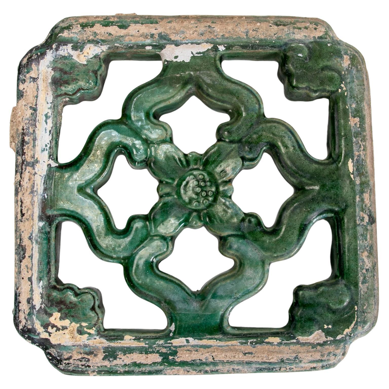 Tile oriental émaillé vert du 19ème siècle