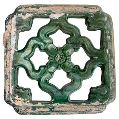 Tile oriental émaillé vert du 19ème siècle