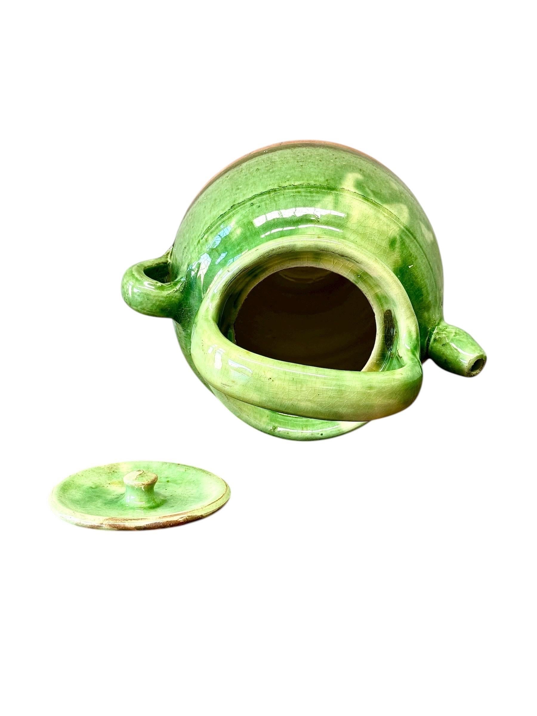 Jarre à eau provençale à glaçure verte du 19e siècle avec couvercle en vente 4