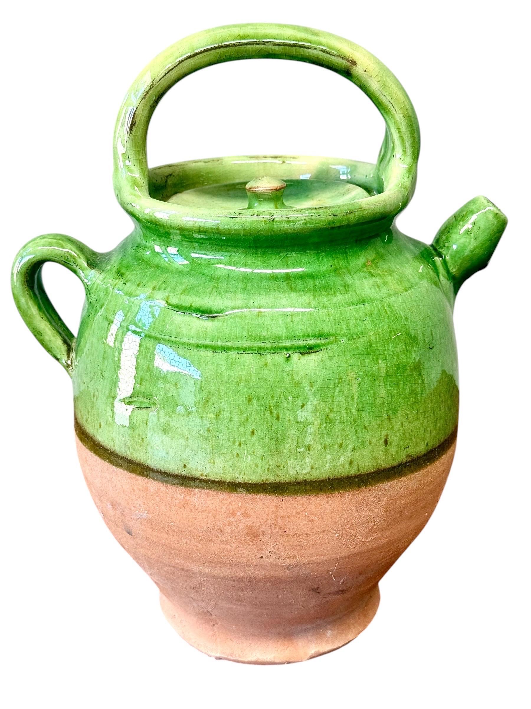 Céramique Jarre à eau provençale à glaçure verte du 19e siècle avec couvercle en vente