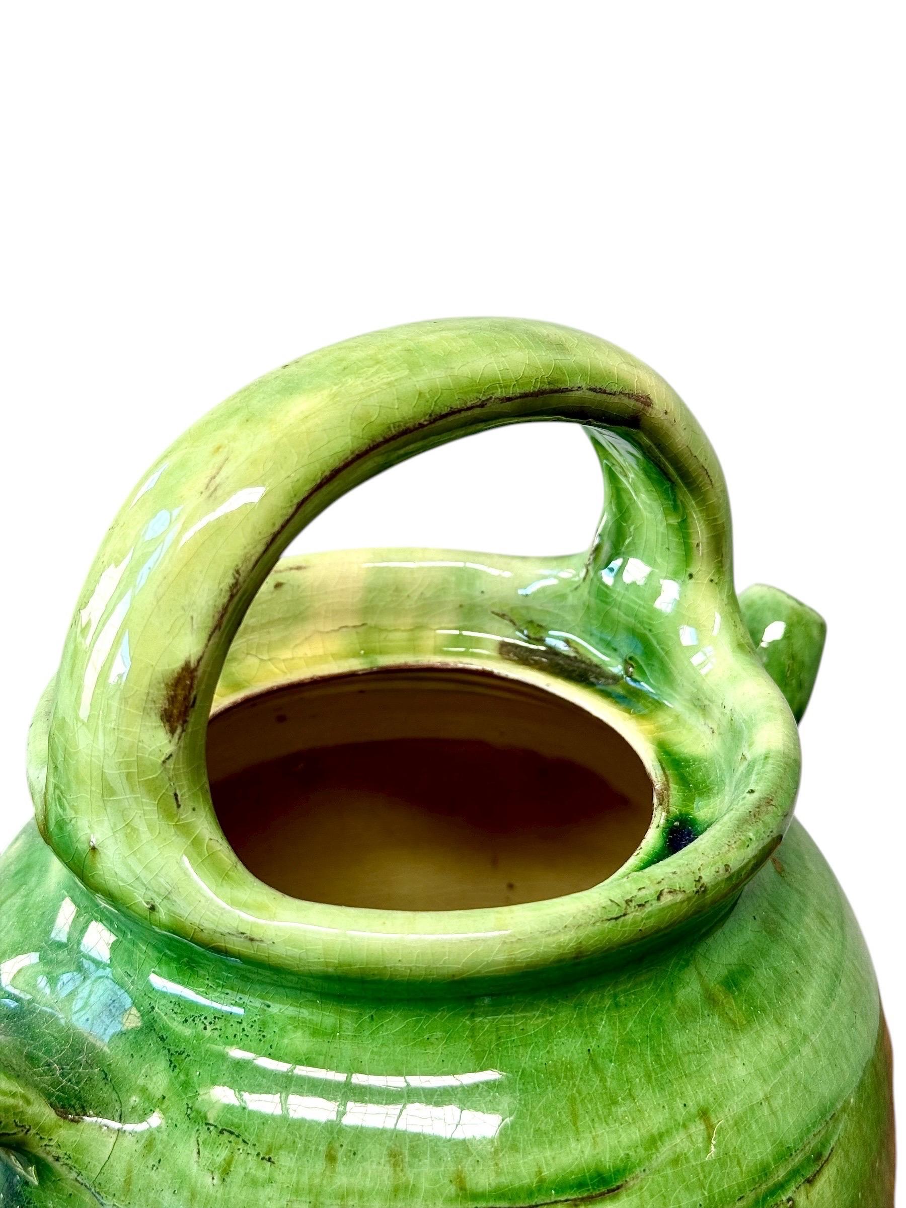 Jarre à eau provençale à glaçure verte du 19e siècle avec couvercle en vente 2