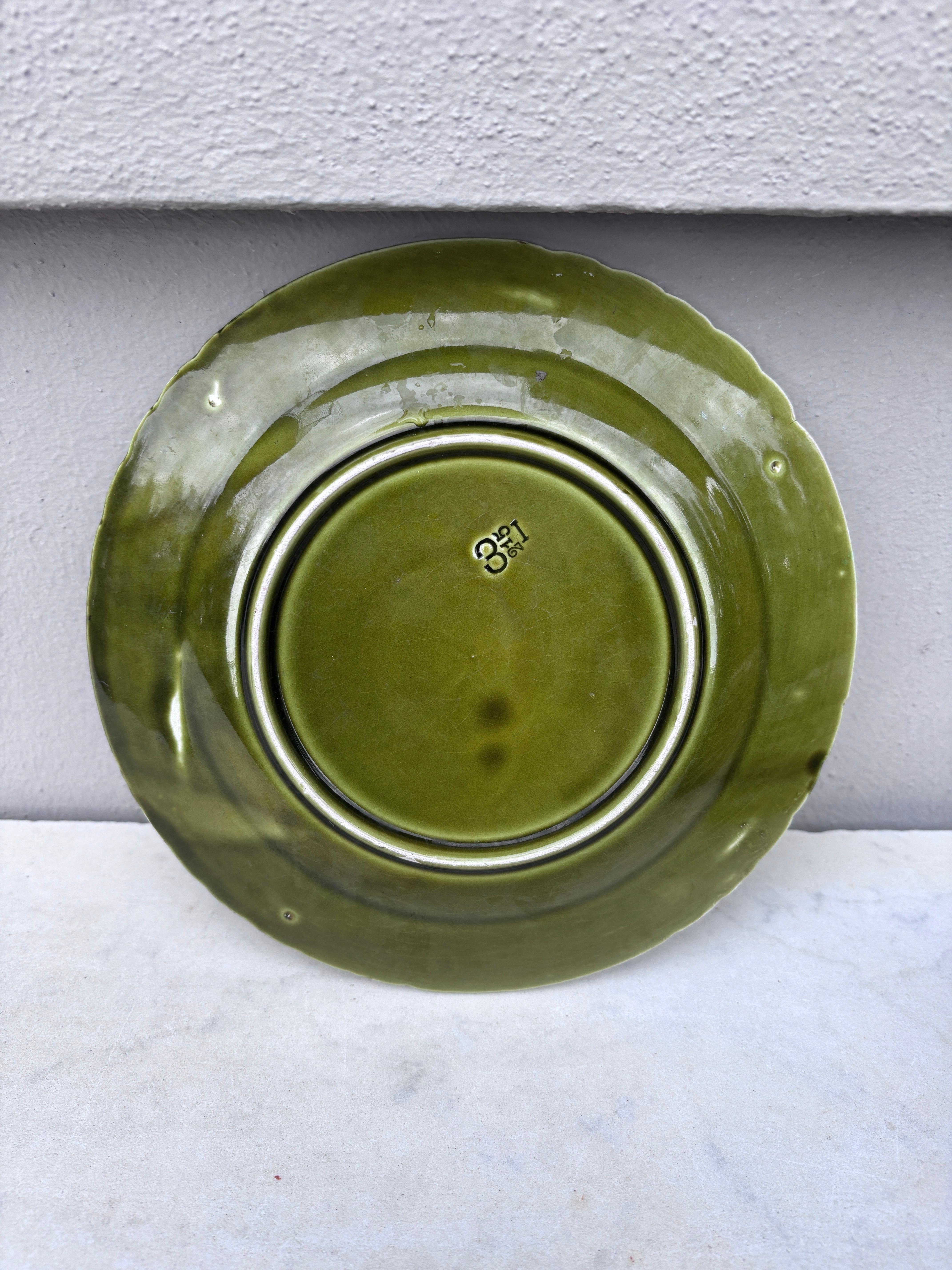 French 19th Century Green Majolica Bird Plate Sarreguemines For Sale