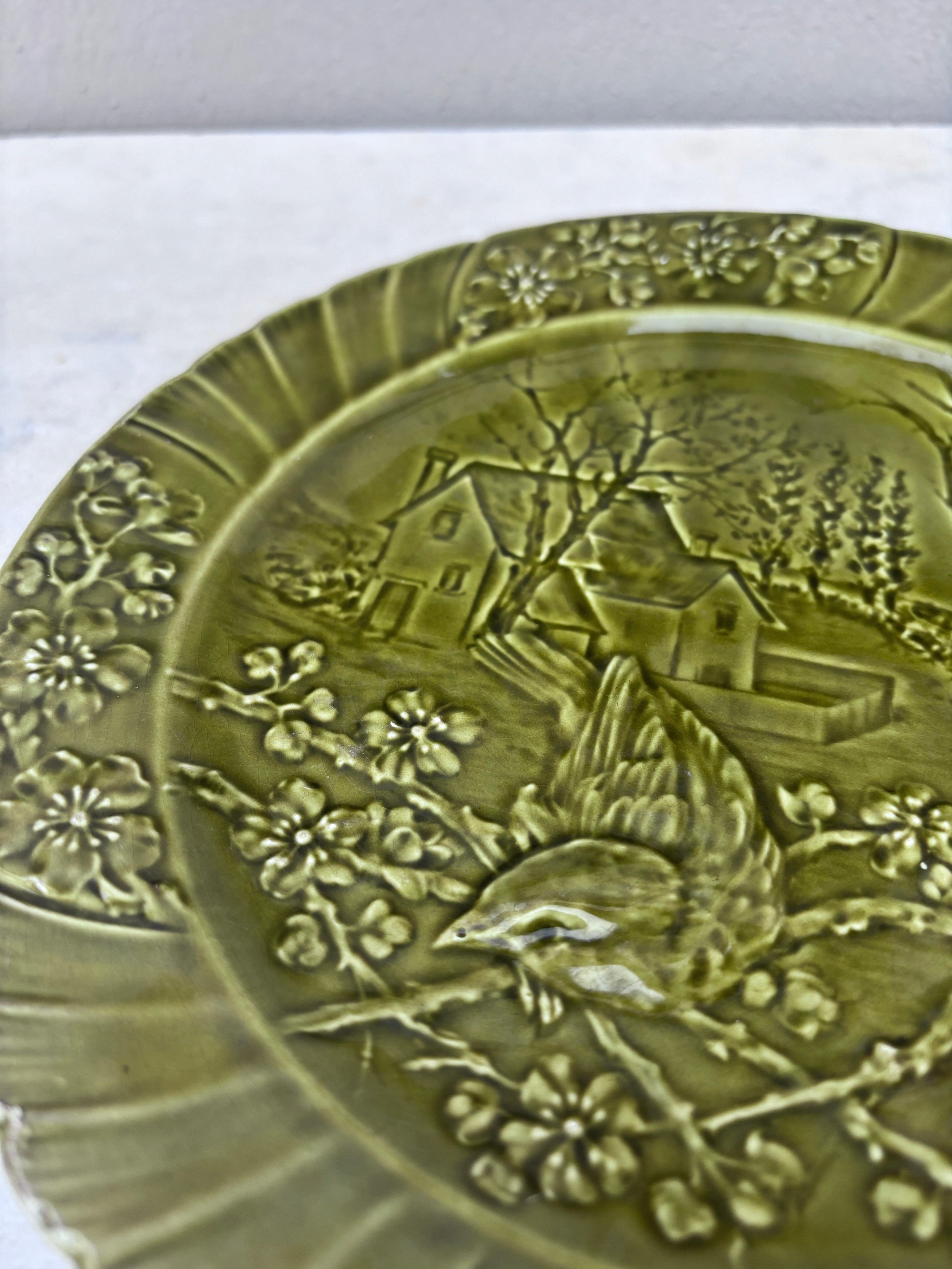 19th Century Green Majolica Bird Plate Sarreguemines In Good Condition For Sale In Austin, TX