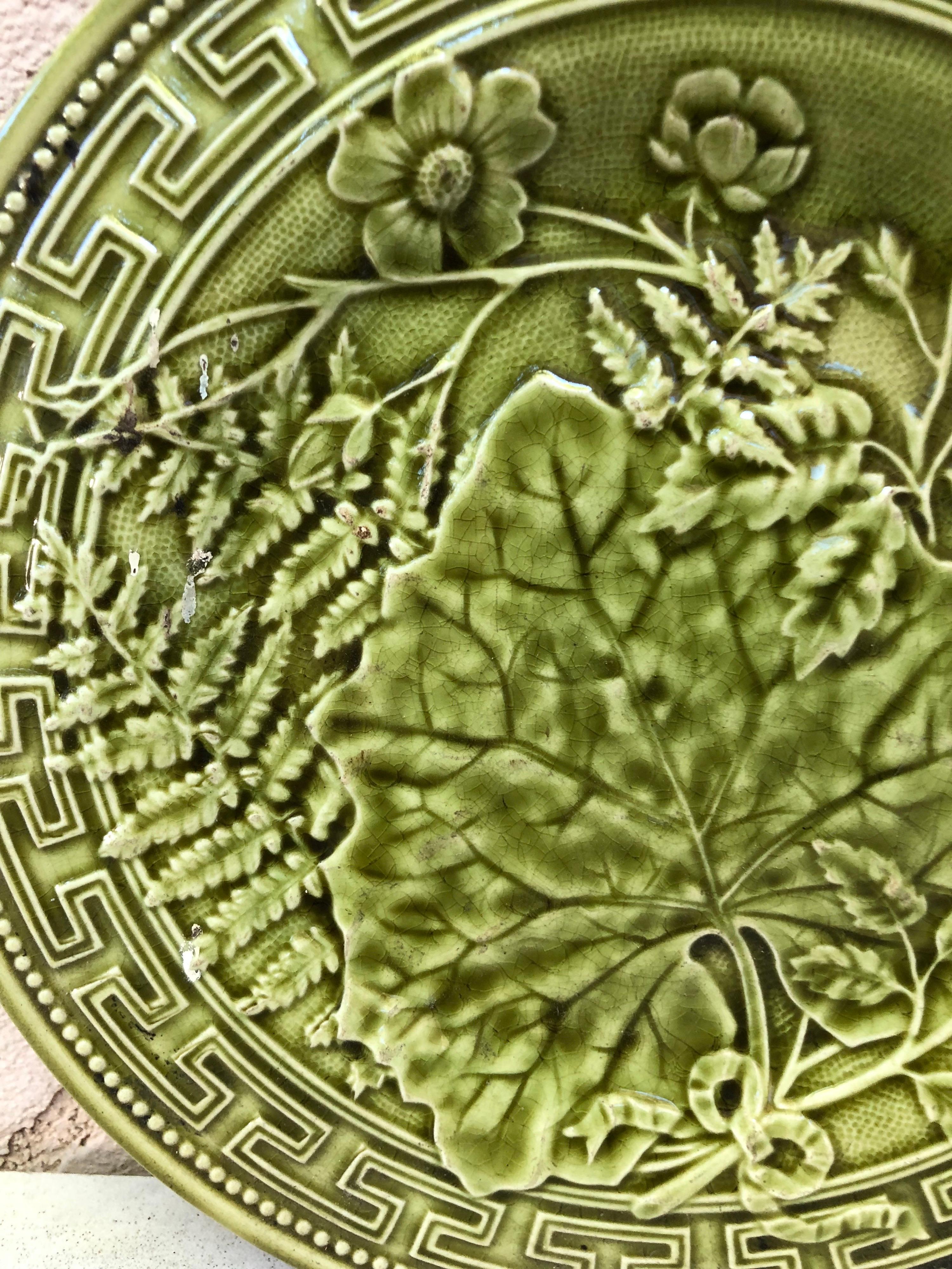 19th century green Majolica leaves plate Choisy Le Roi.