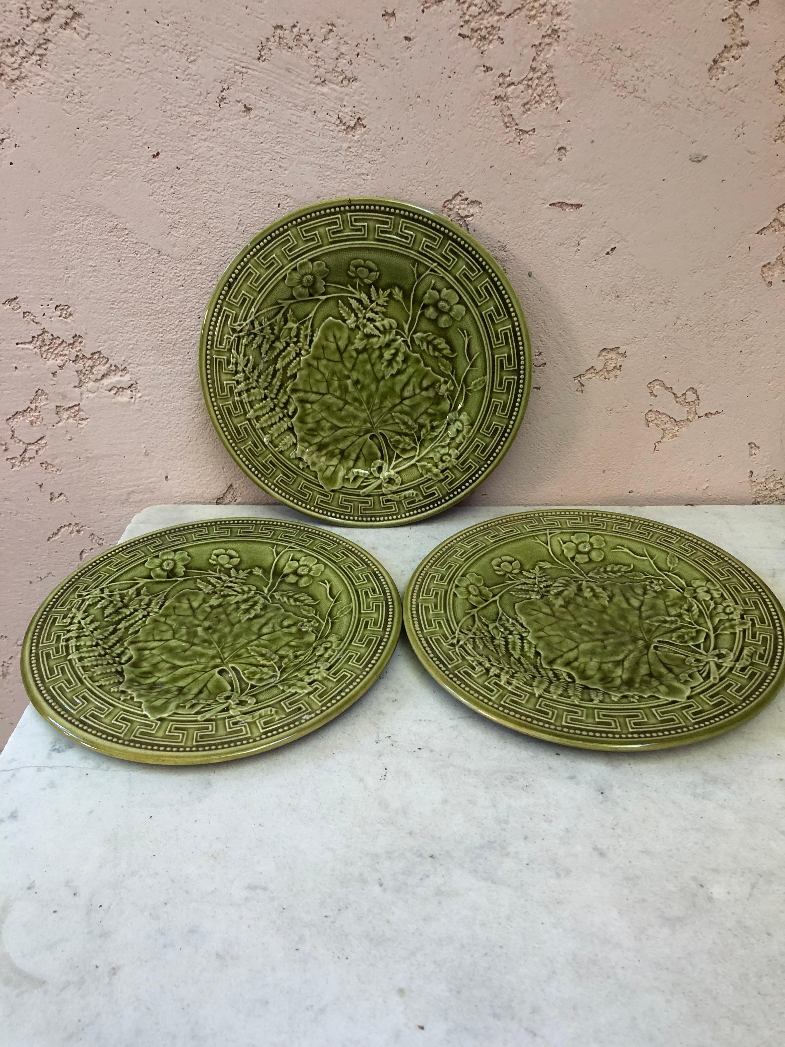 French 19th Century Green Majolica Leaves Plate Choisy Le Roi
