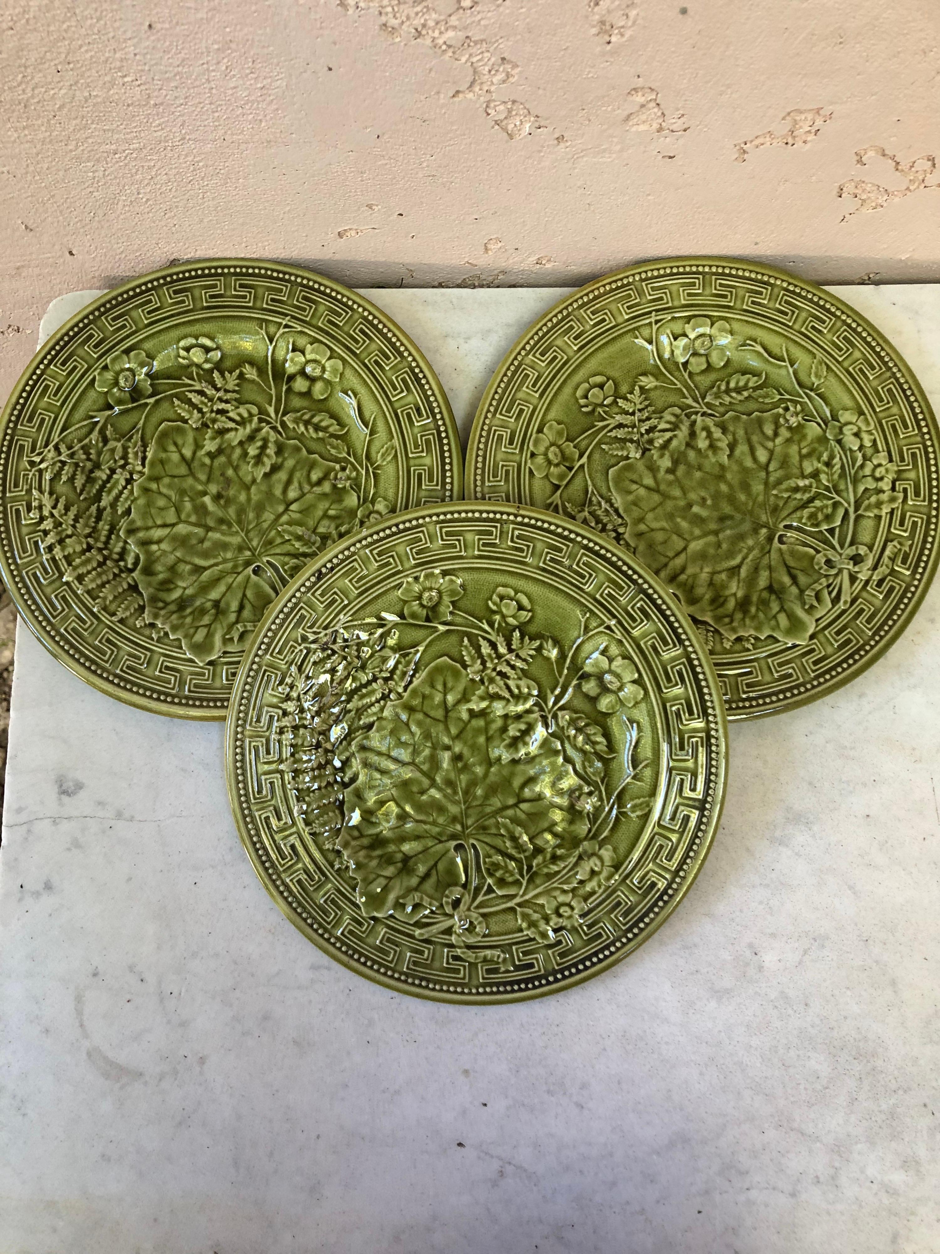 19th Century Green Majolica Leaves Plate Choisy Le Roi In Good Condition In Austin, TX