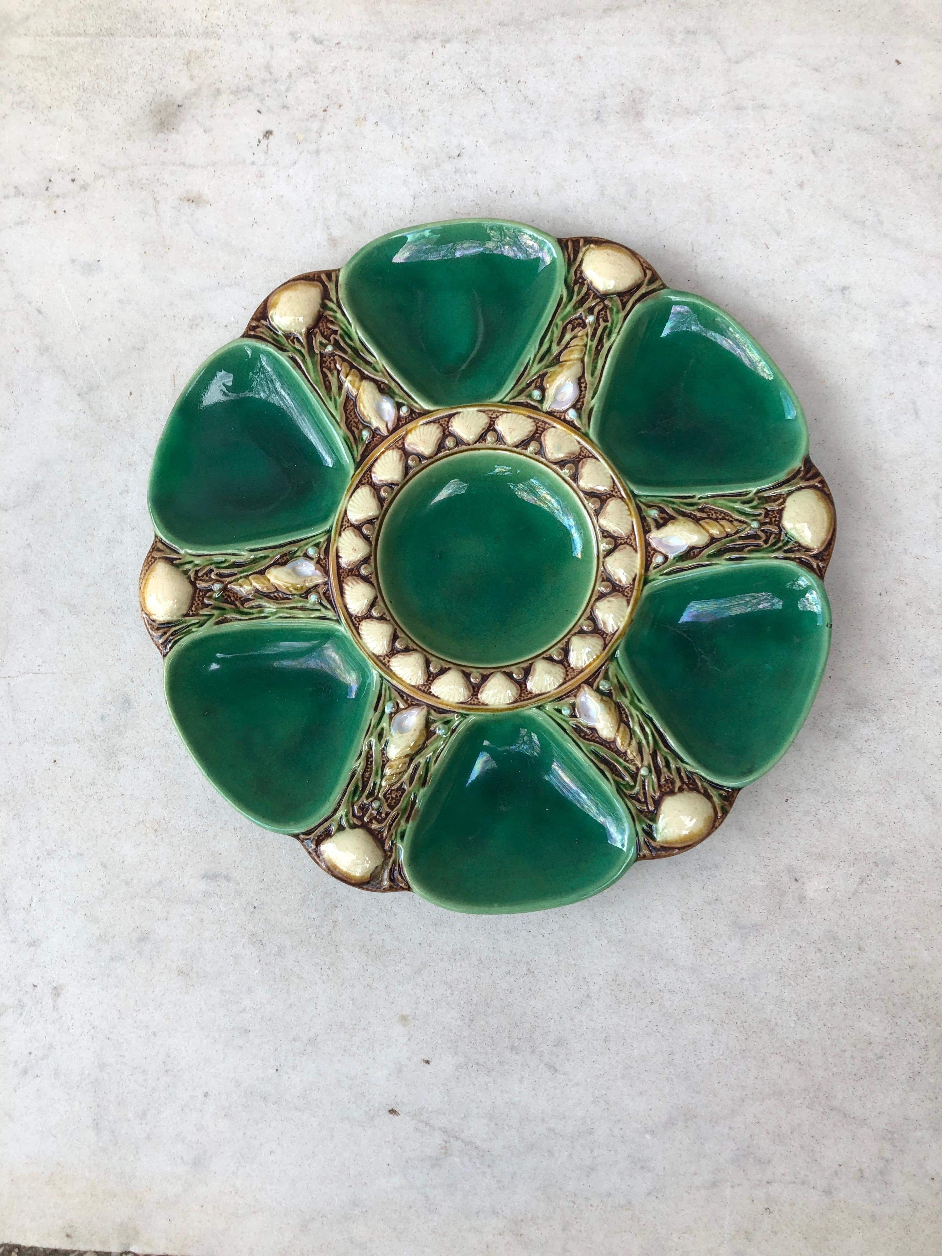 19th Century Green Majolica Oyster Plate Minton In Good Condition In Austin, TX