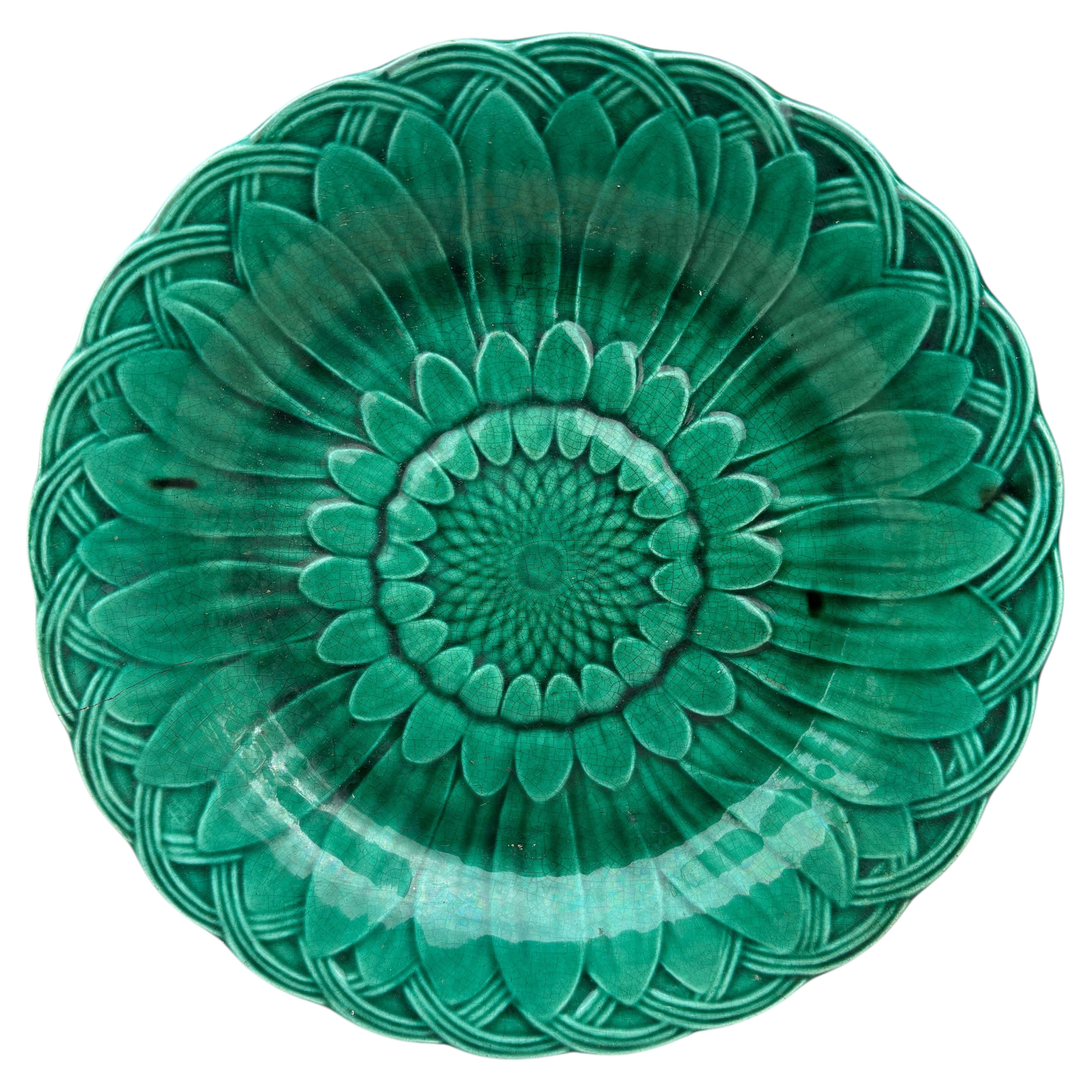 What size is a large dinner plate?