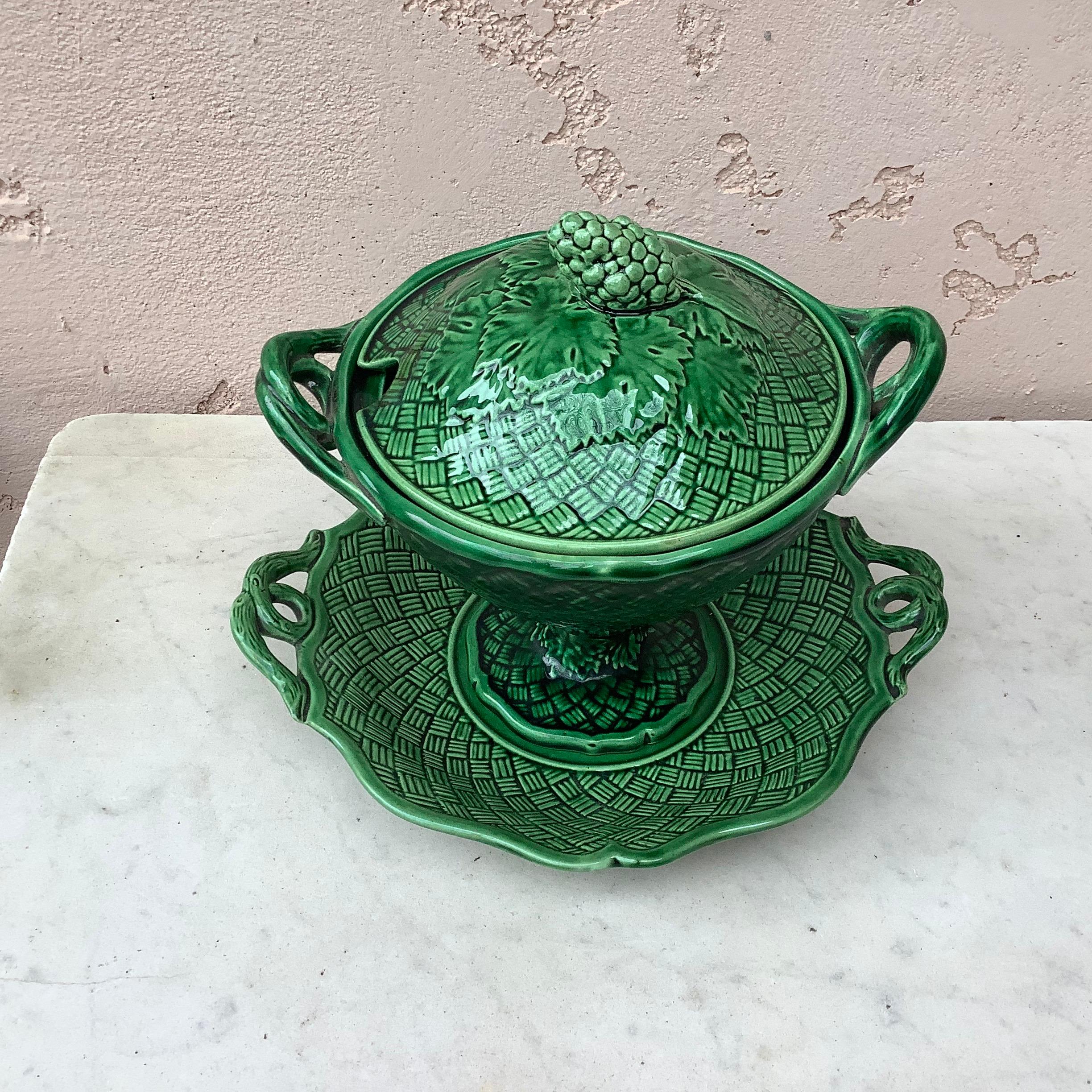 British 19th Century Green Majolica Tureen with Stand Bordeaux