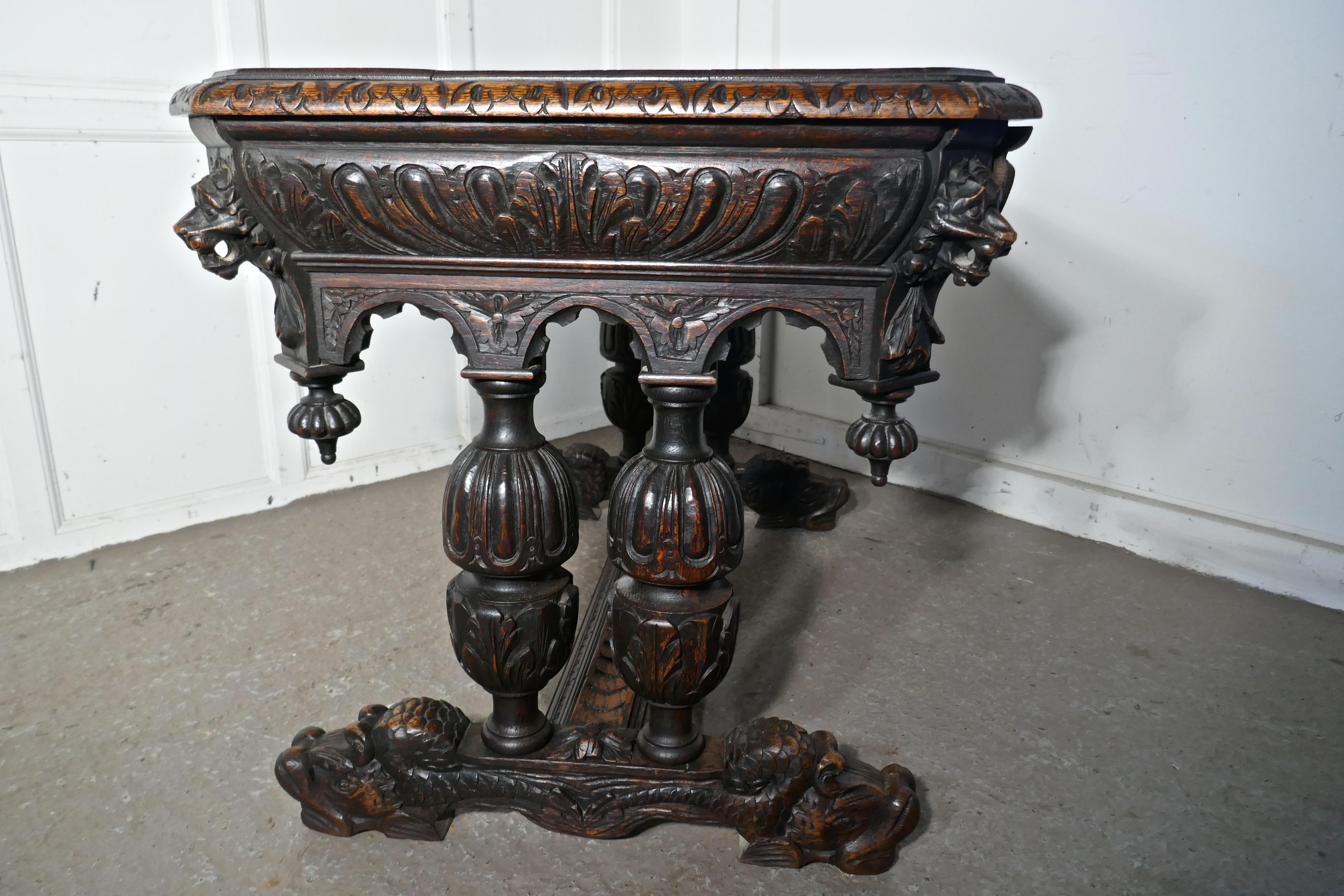 19th Century Green Man Carved Oak Hall or Centre Table In Good Condition For Sale In Chillerton, Isle of Wight
