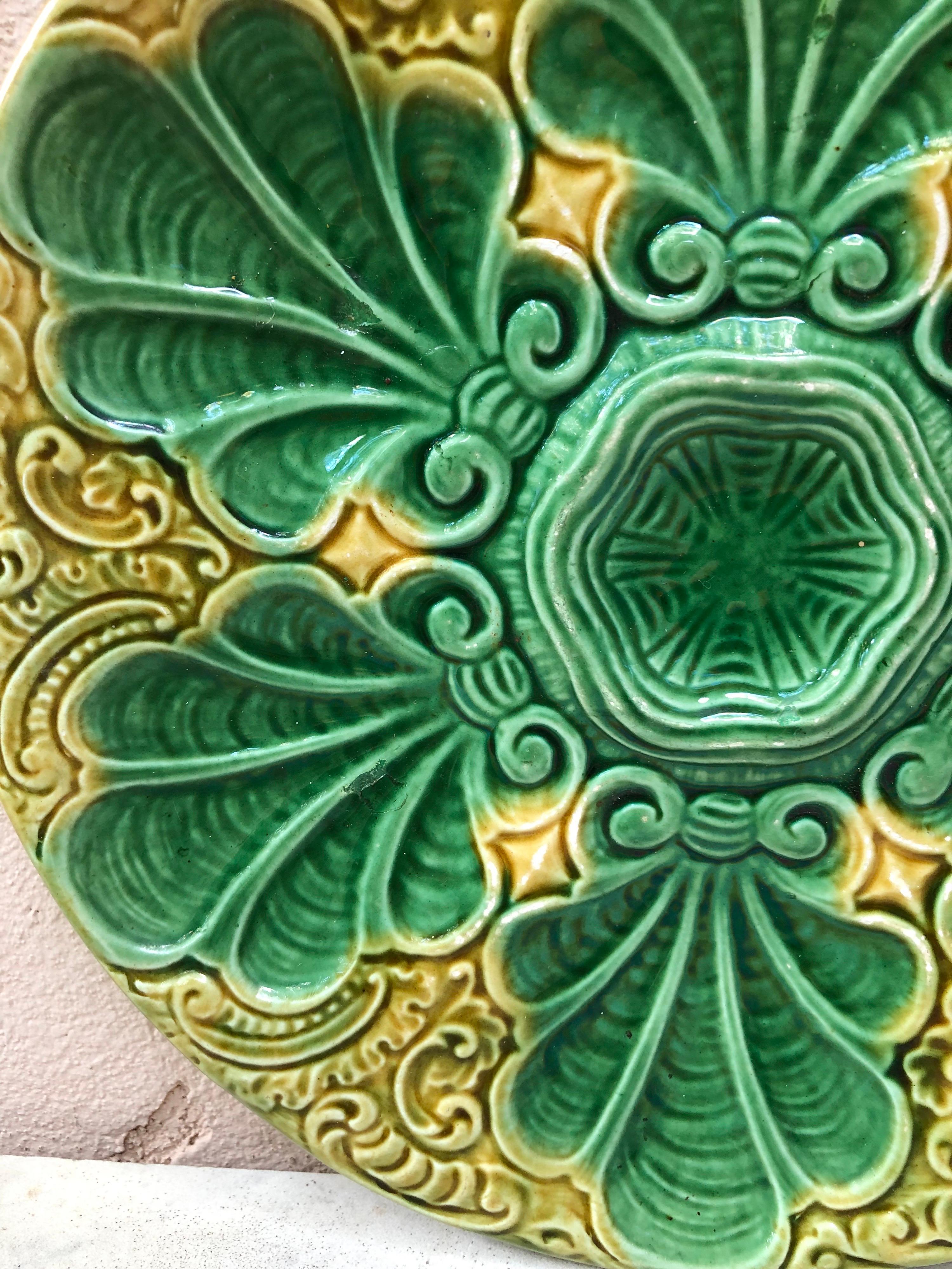 Rustic 19th Century Green & Yellow Majolica Oyster Plate For Sale