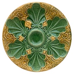 Assiette à huîtres en majolique verte et jaune du XIXe siècle