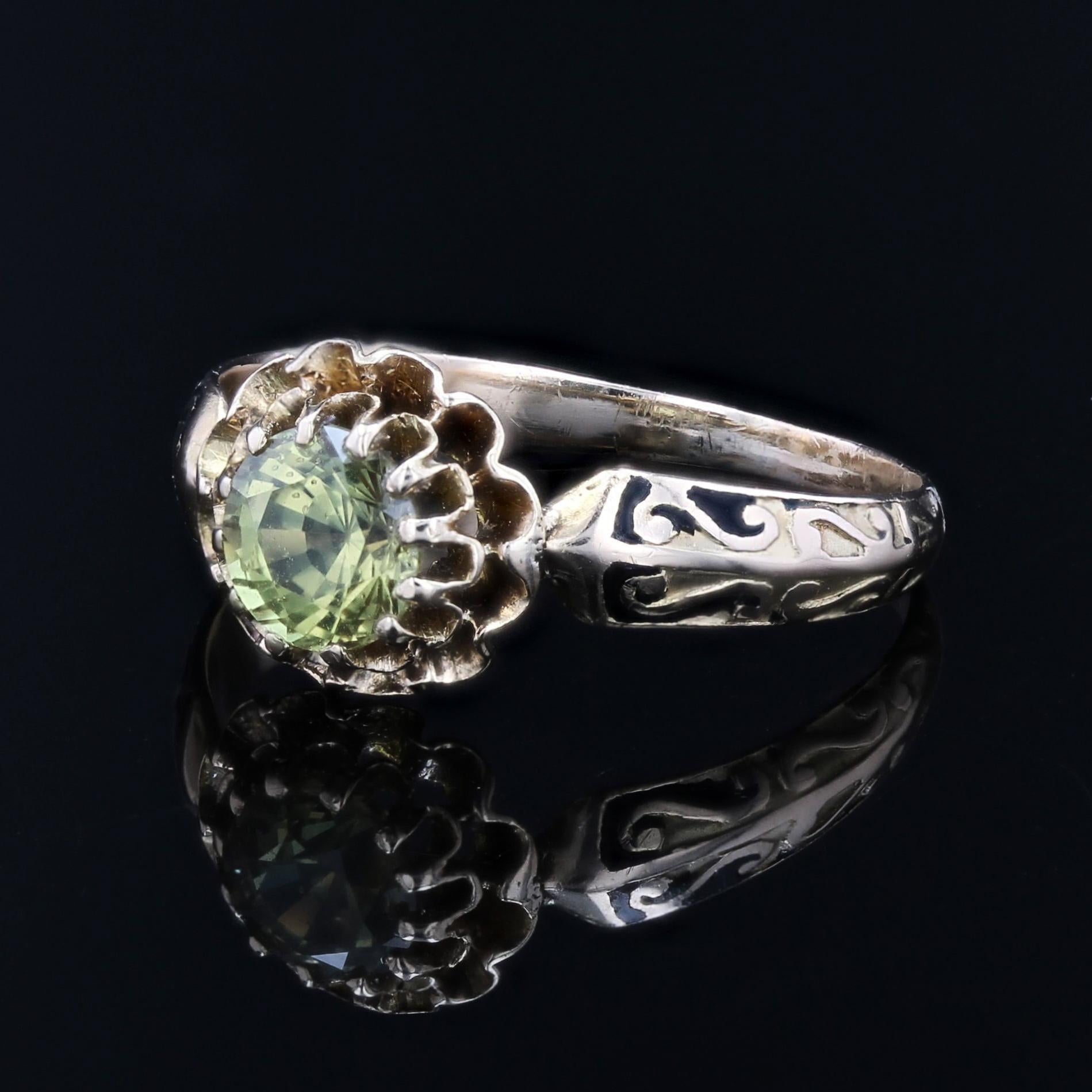 Bague en or rose 18 carats émaillée de saphirs verts et jaunes du 19e siècle en vente 1