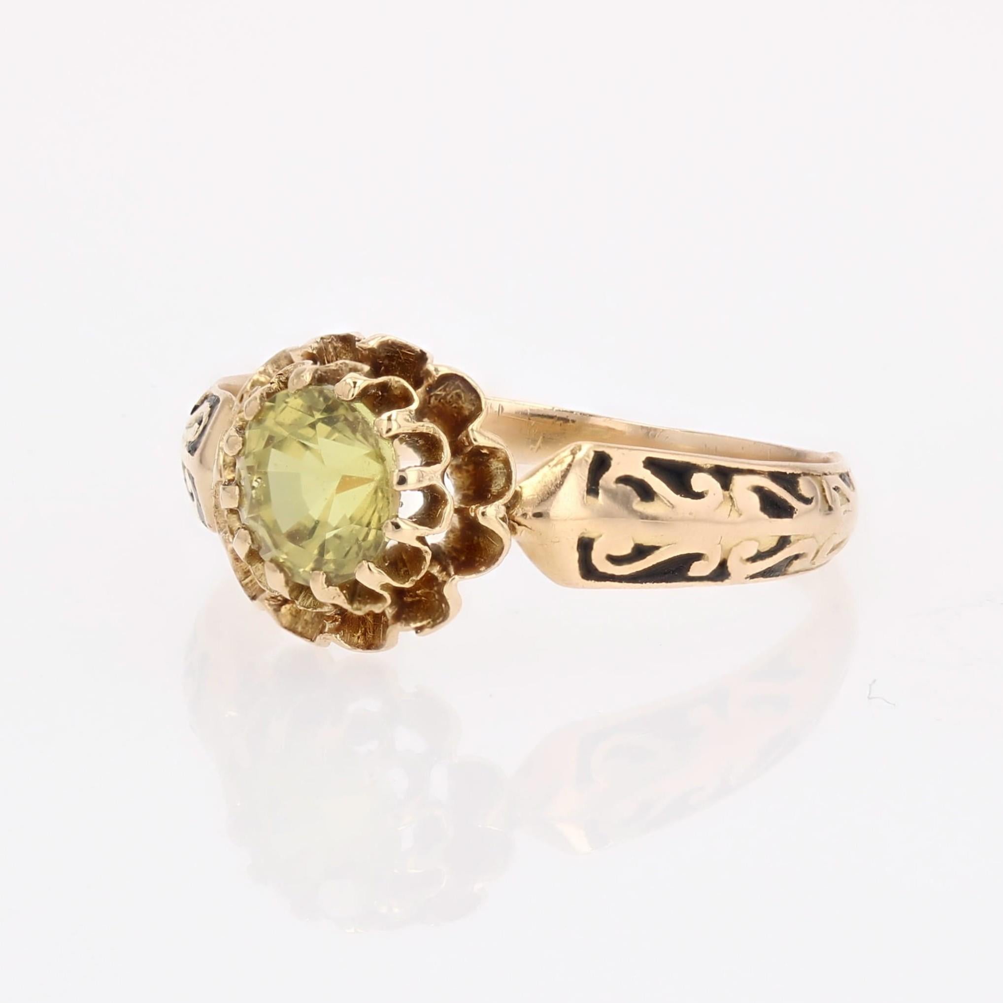 Bague en or rose 18 carats émaillée de saphirs verts et jaunes du 19e siècle en vente 2