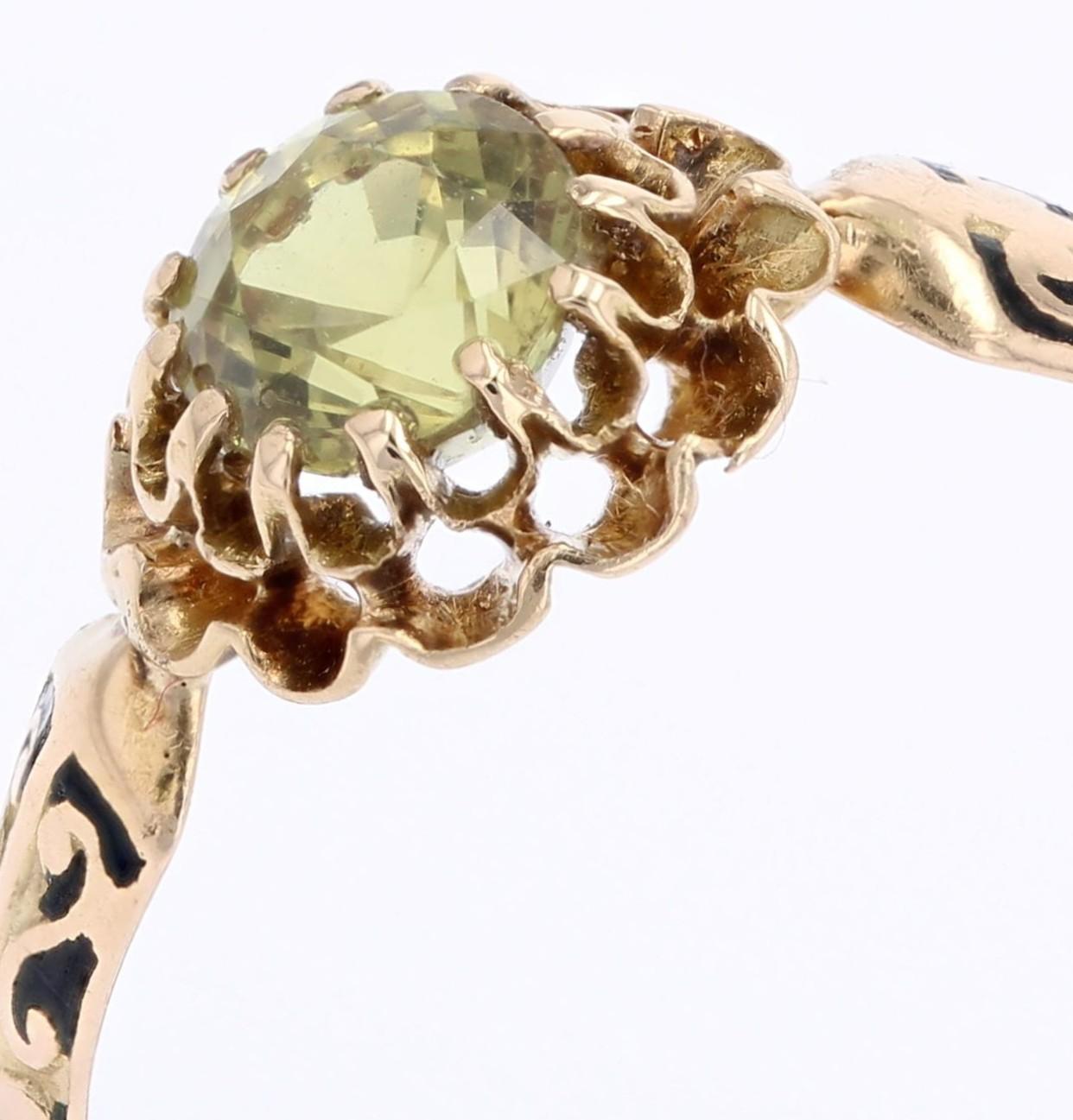 Bague en or rose 18 carats émaillée de saphirs verts et jaunes du 19e siècle en vente 3