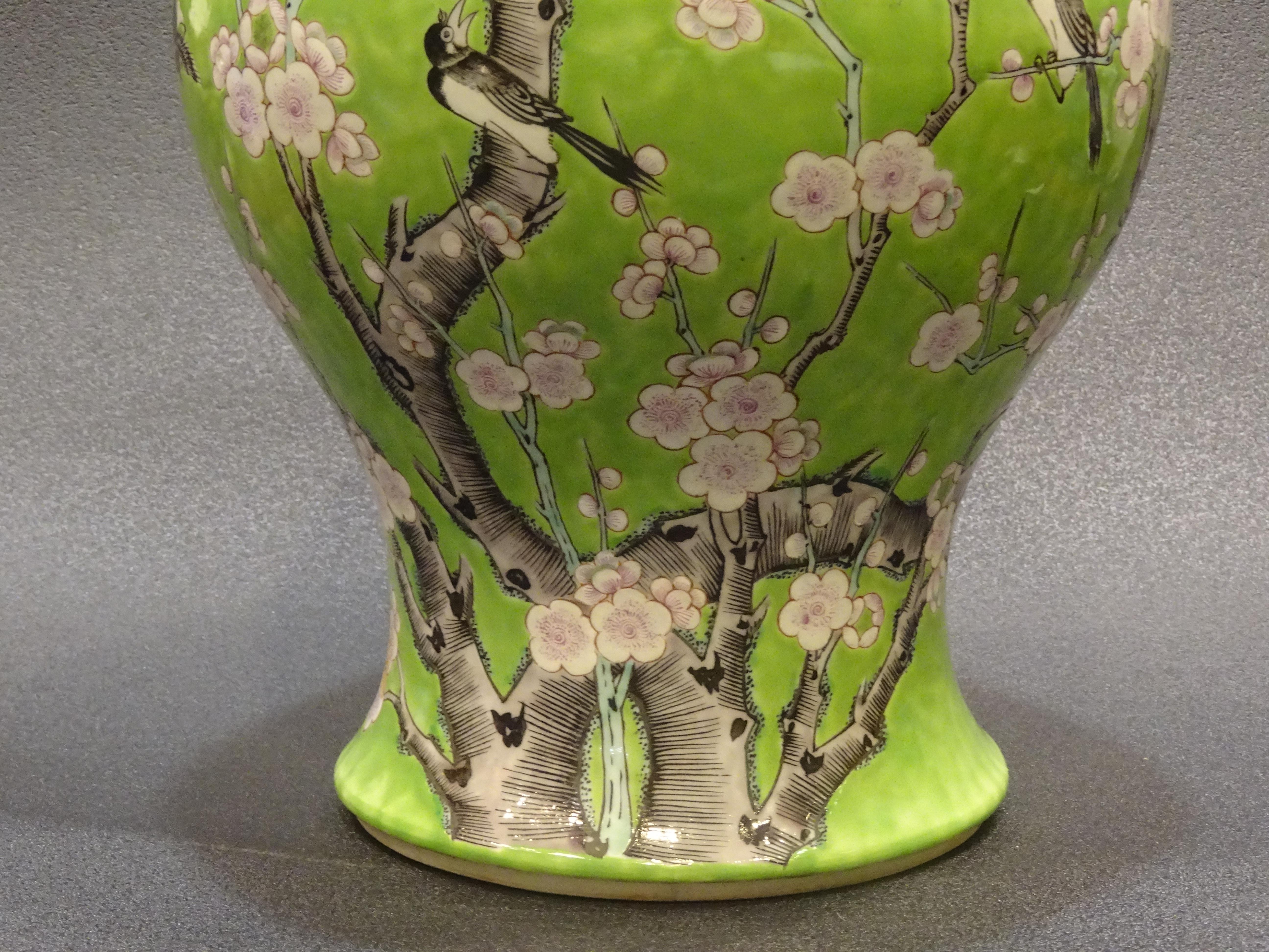 Hand-Painted 19th Century Green White Pink Chinese Guang-Xu Porcelain Lid Vase