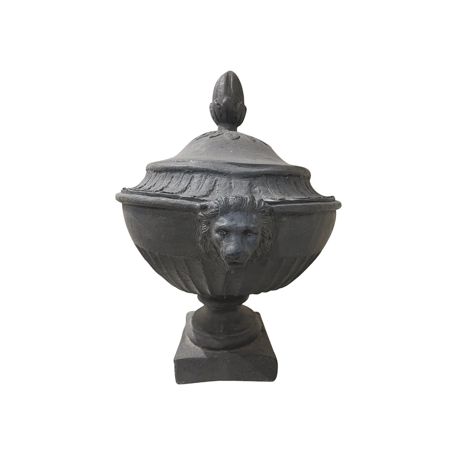 Metal 19th Century Grey English Pair of Antique Neoclassical Lead Urns For Sale