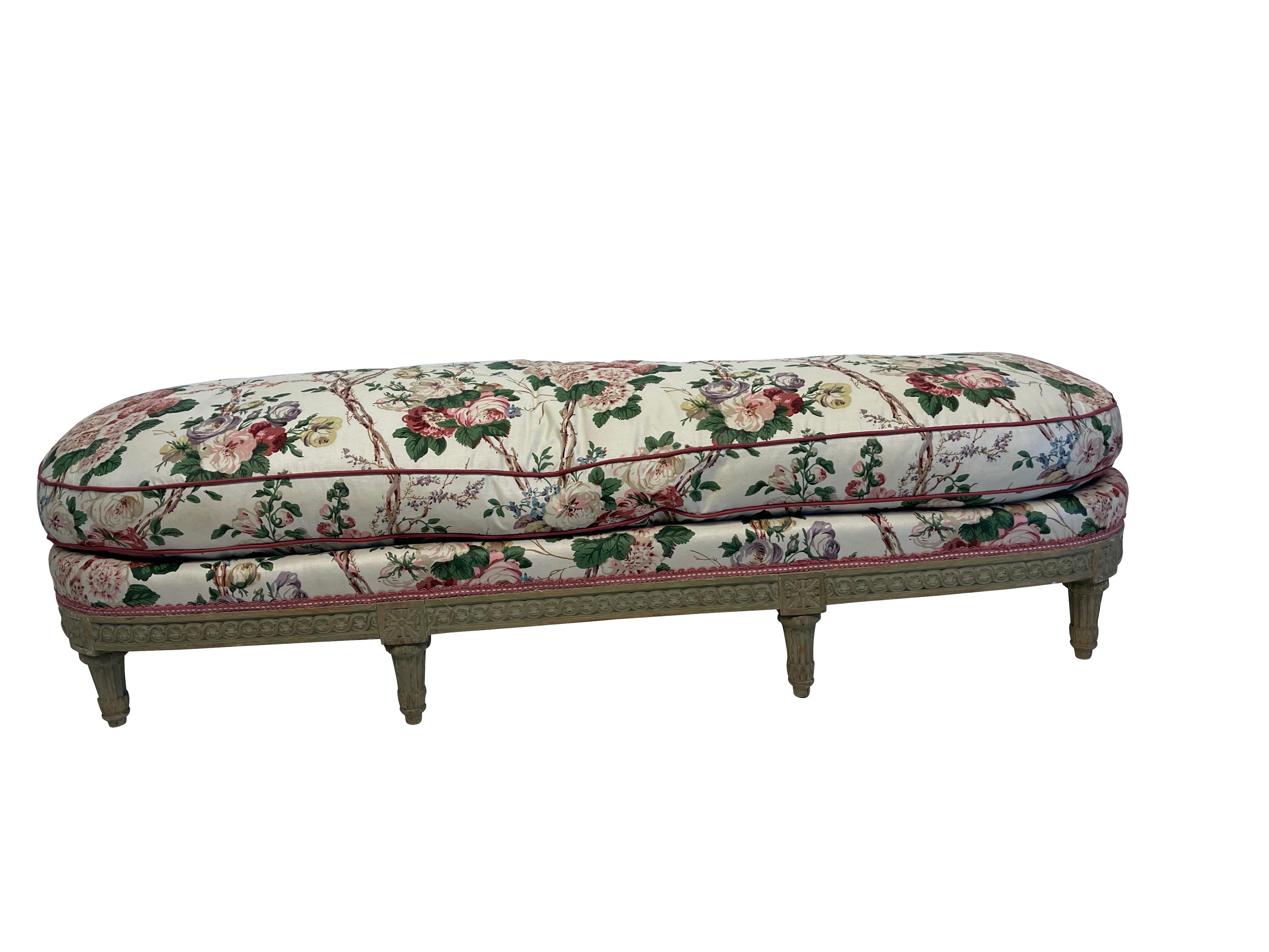 19th Century Grey Painted French Carved End of Bed or Fireside Bench  For Sale 4