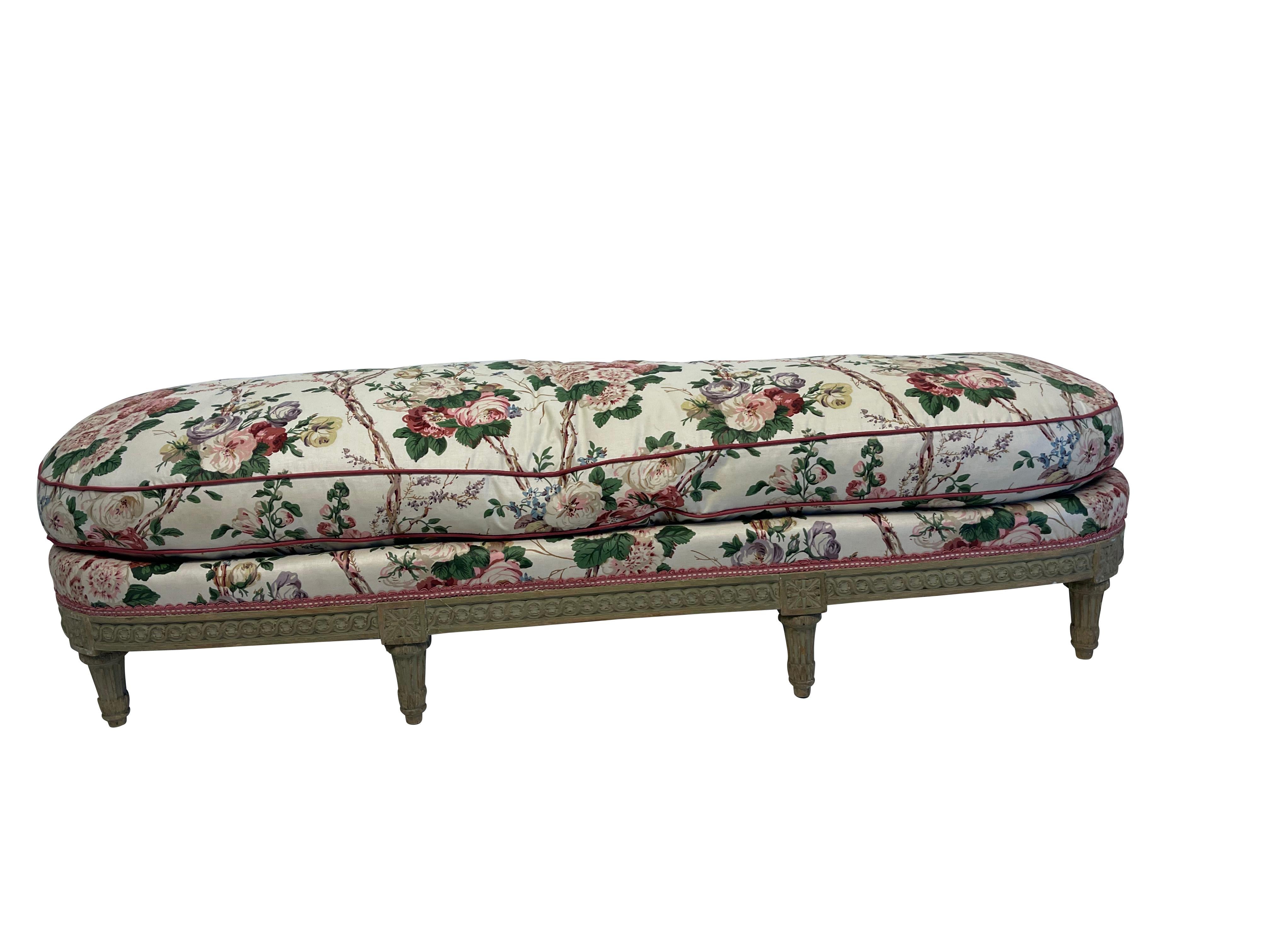 19th Century Grey Painted French Carved End of Bed or Fireside Bench  For Sale 5