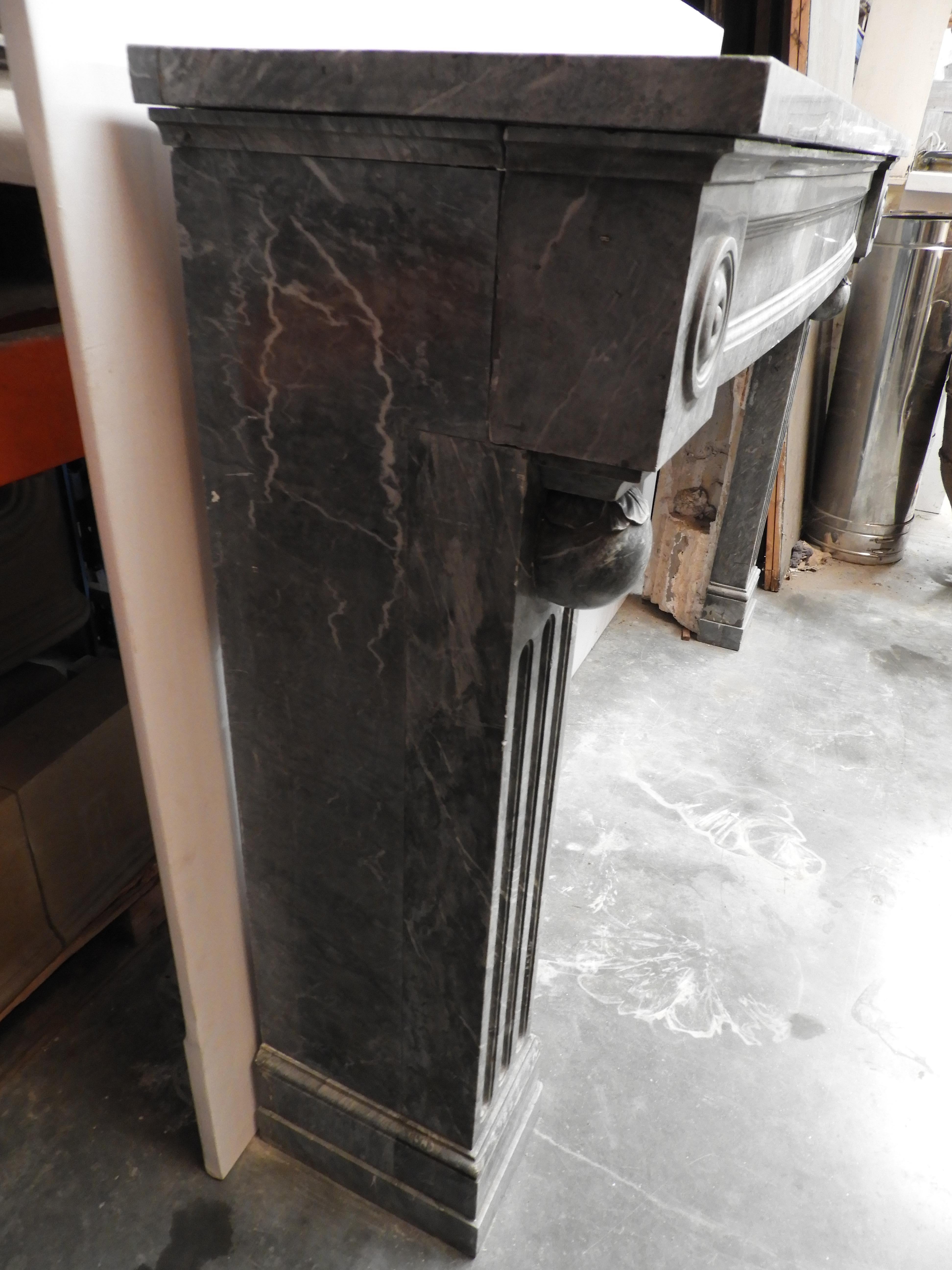 19th Century Grey Solid Marble Fireplace In Good Condition For Sale In Zedelgem, BE