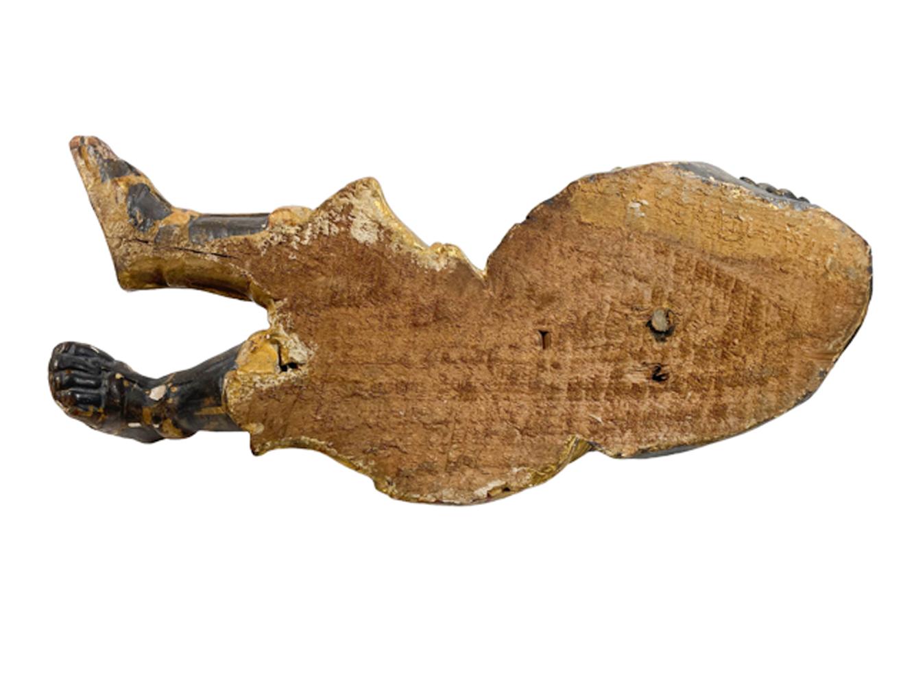 Siglo XIX Grupo de tres figuras de soldados romanos en madera tallada y dorada en venta 5