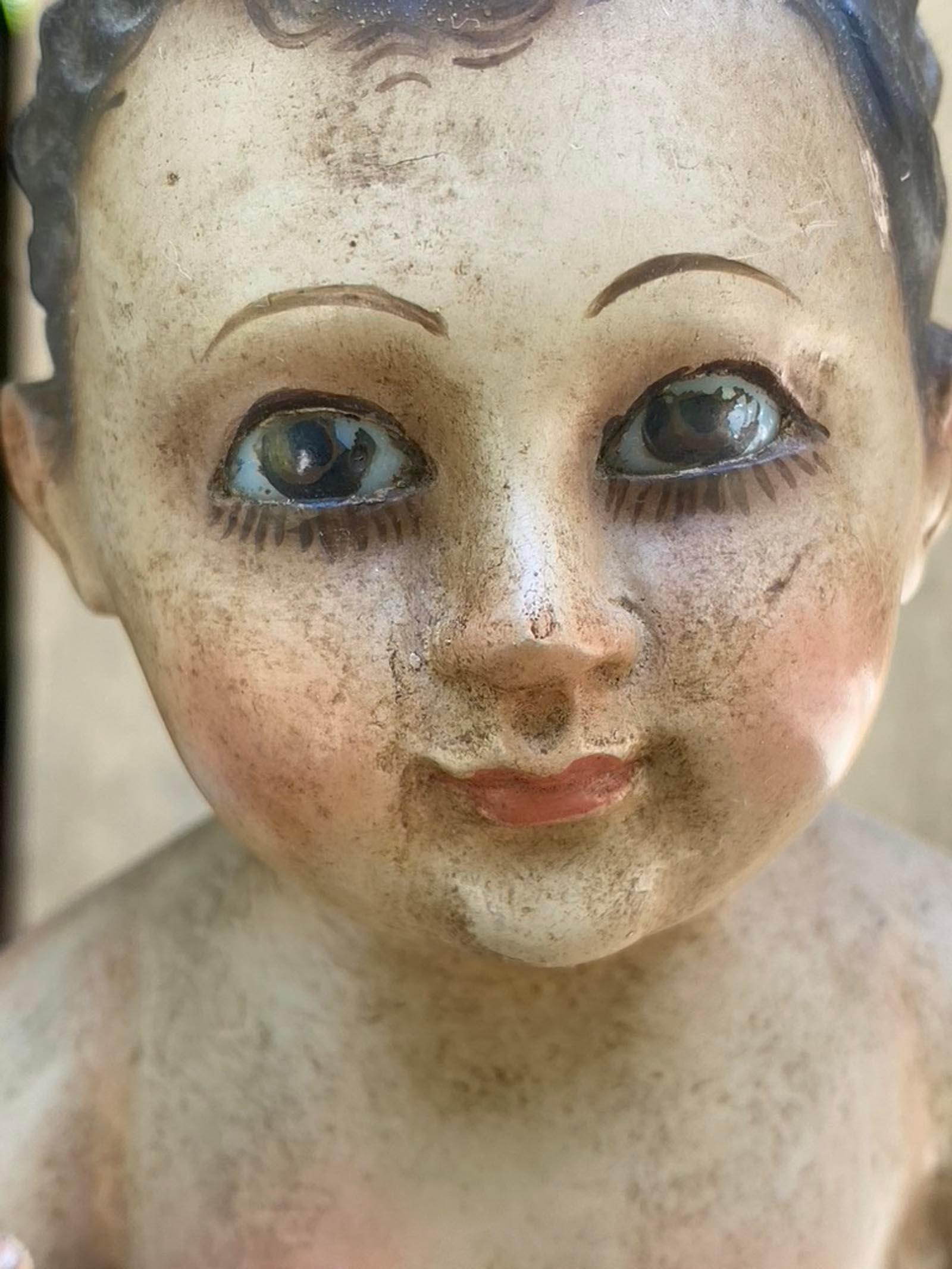 Nino guatémaltèque du 19e siècle avec couche repoussée ornée de métal en vente 3