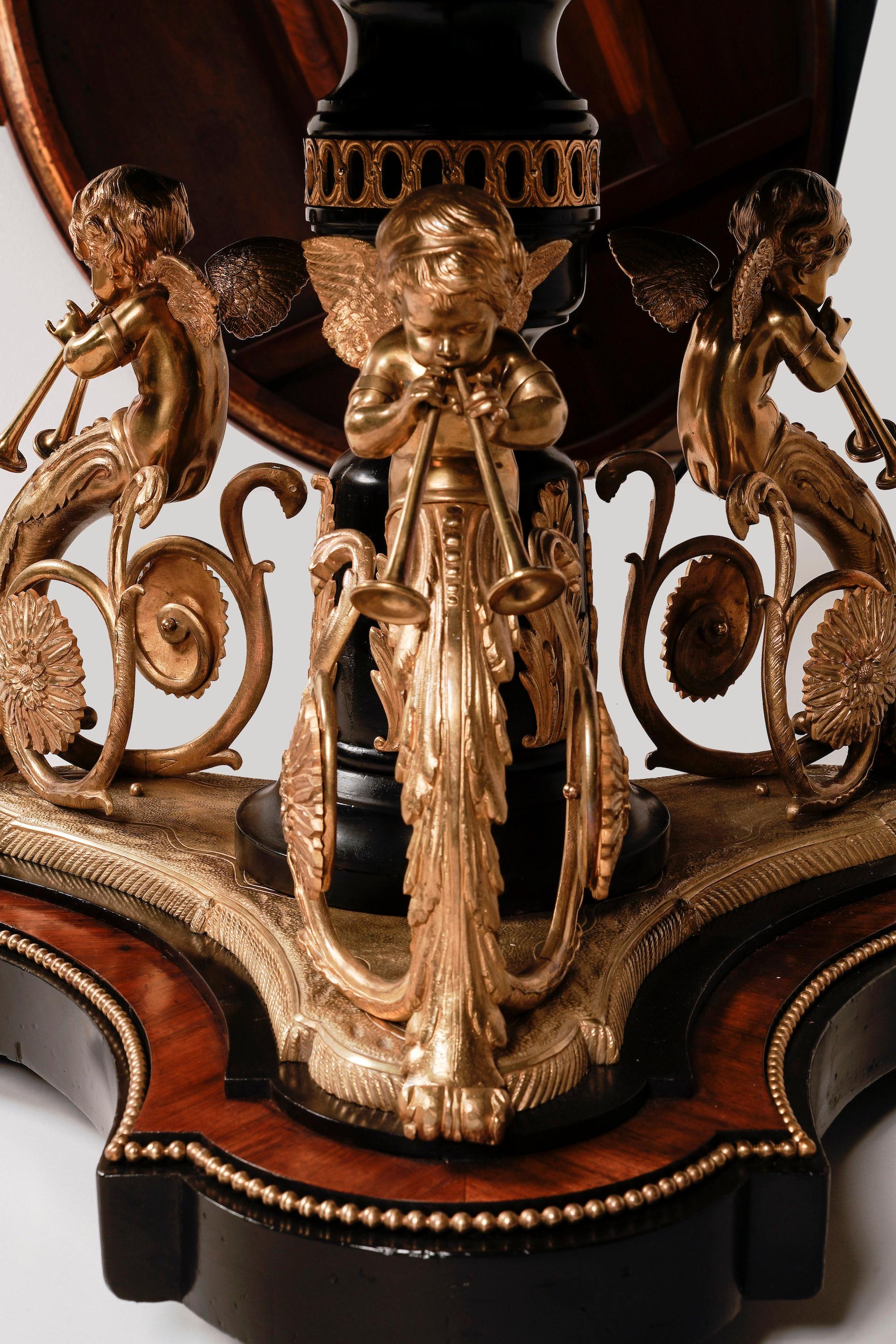 Gueridon-Mitteltisch des 19. Jahrhunderts mit Porzellanplatten im Sèvres-Stil im Zustand „Gut“ im Angebot in London, GB