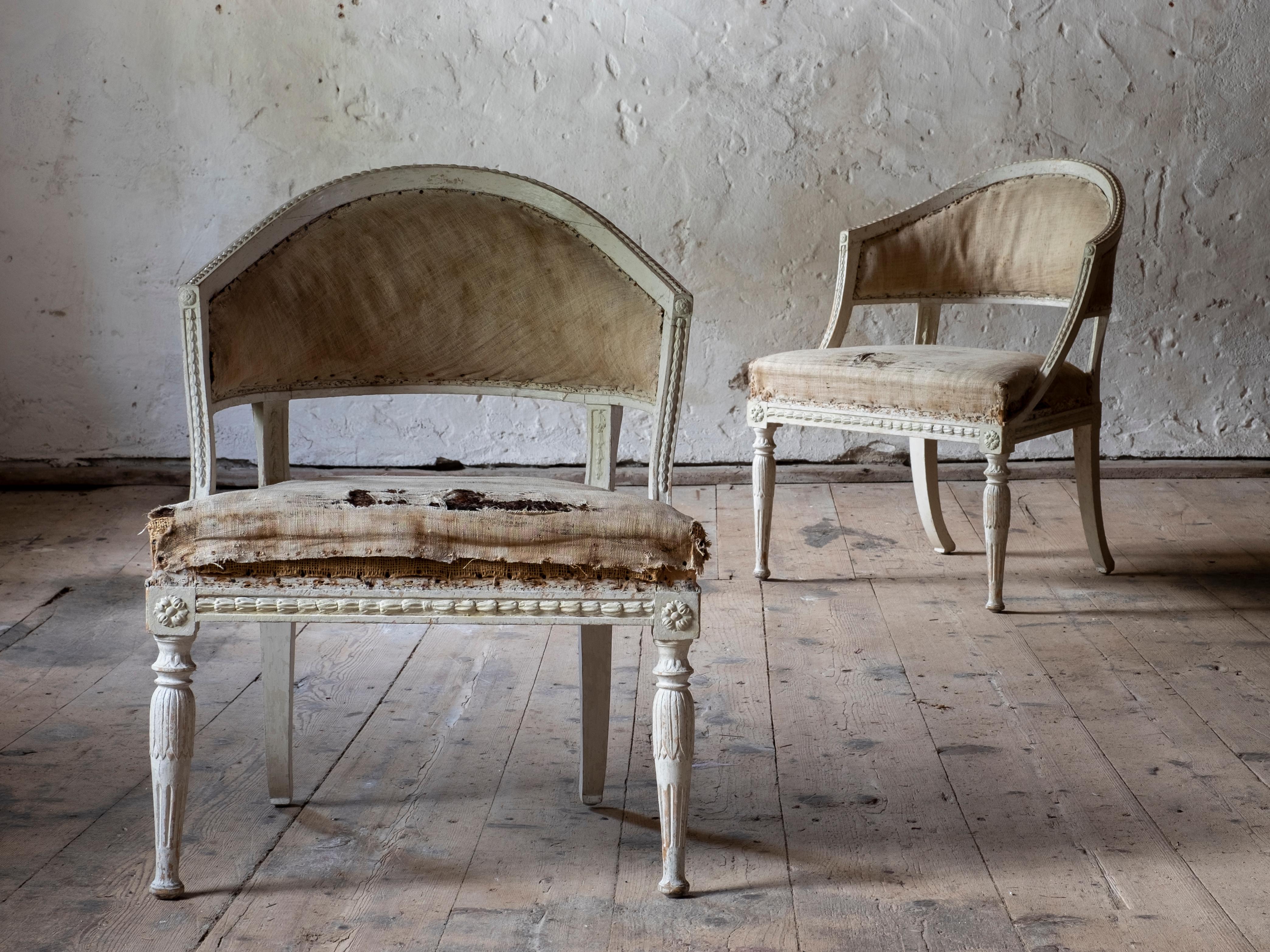 A fine pair of early 19th century Gustavian barrel back armchairs in original color and padding, circa 1800, Stockholm, Sweden.

Signed by Stockholm chair master Ephraim Stahl (1767-1820). Supplier to the Royal Court and one of the most