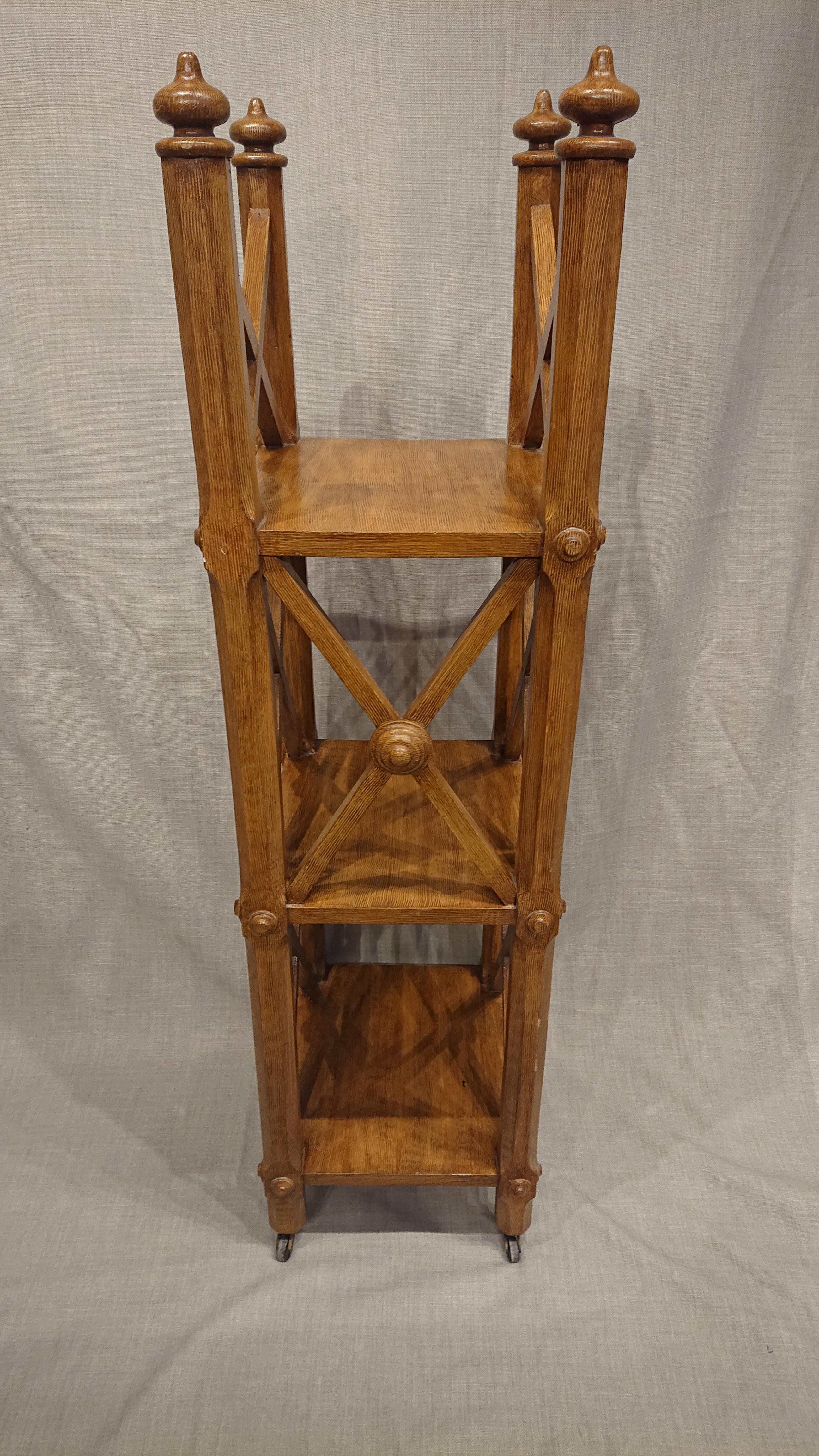 Estantería Gustaviana del Siglo XIX con Pintura Original Gustaviano en venta