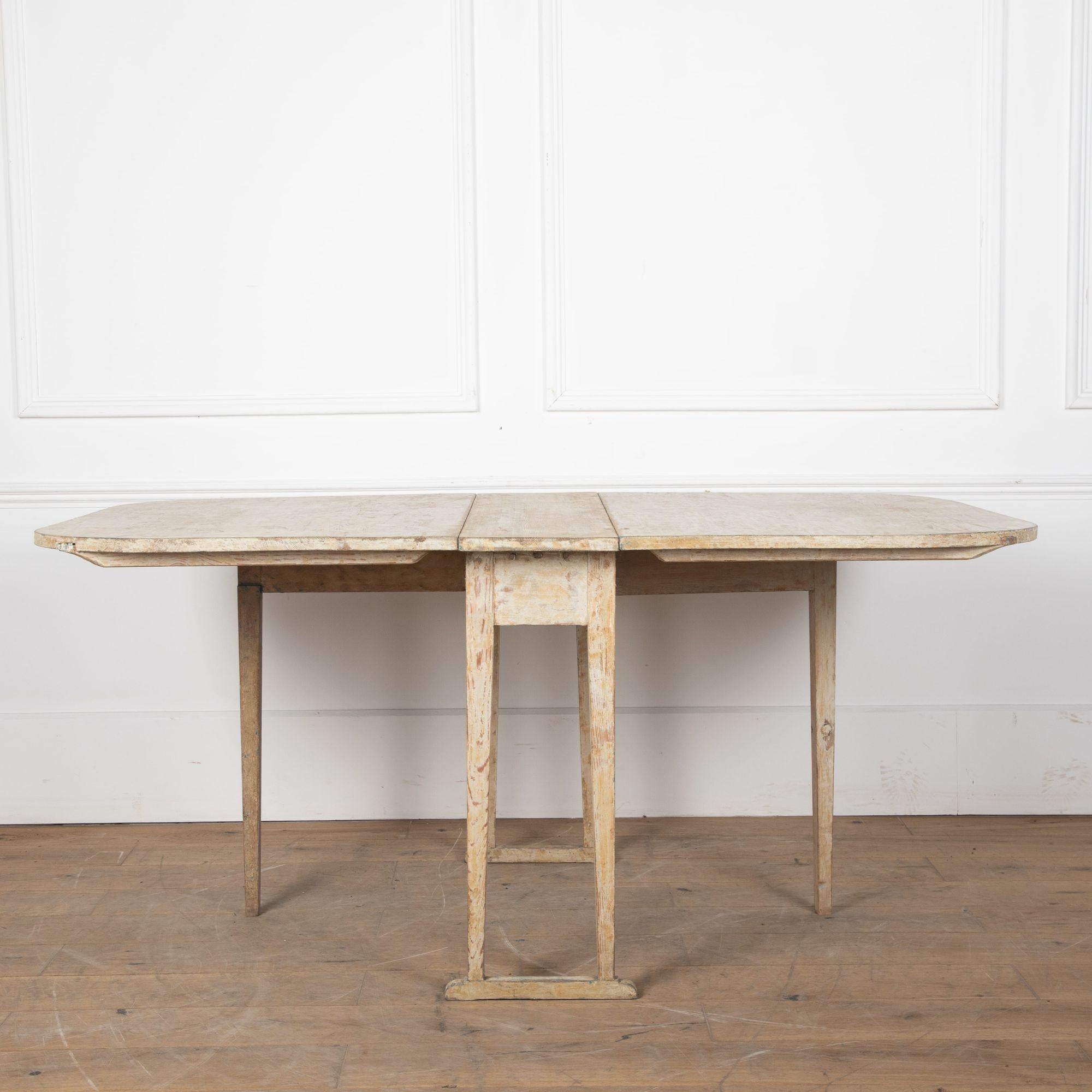 19th Century Gustavian Drop Leaf Dining Table For Sale 1