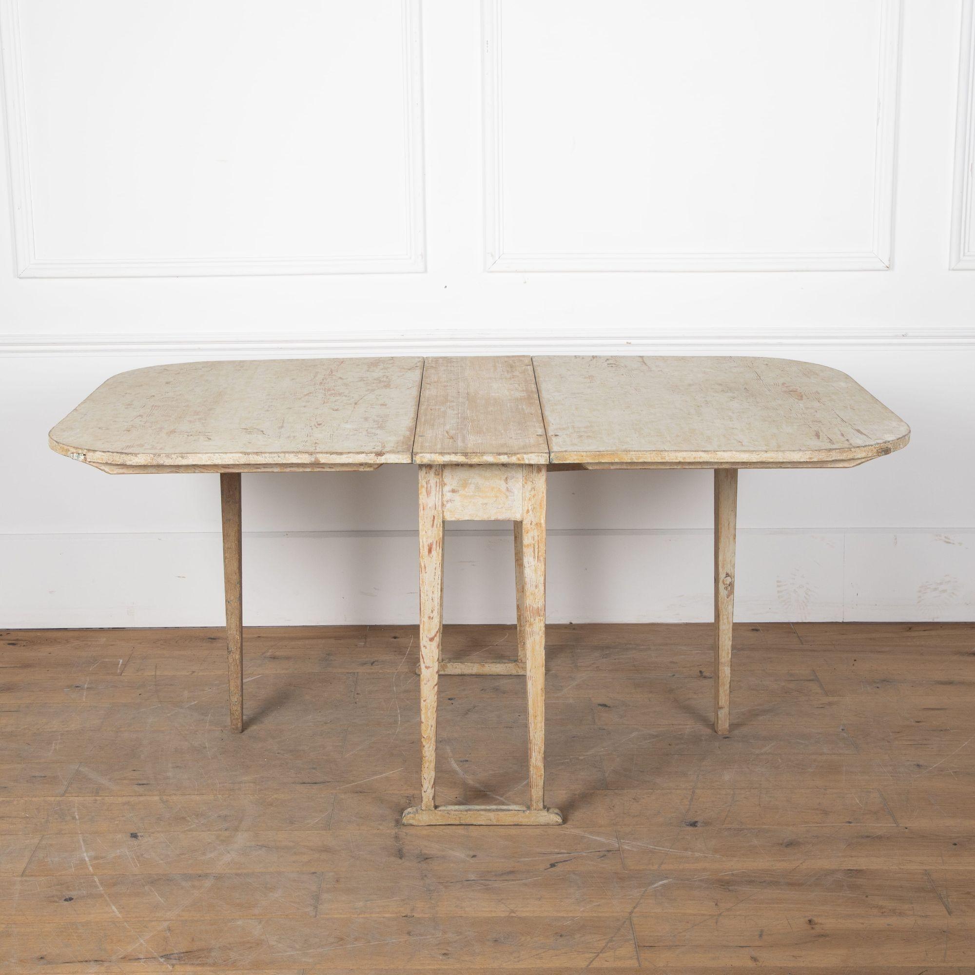 19th Century Gustavian Drop Leaf Dining Table For Sale 2