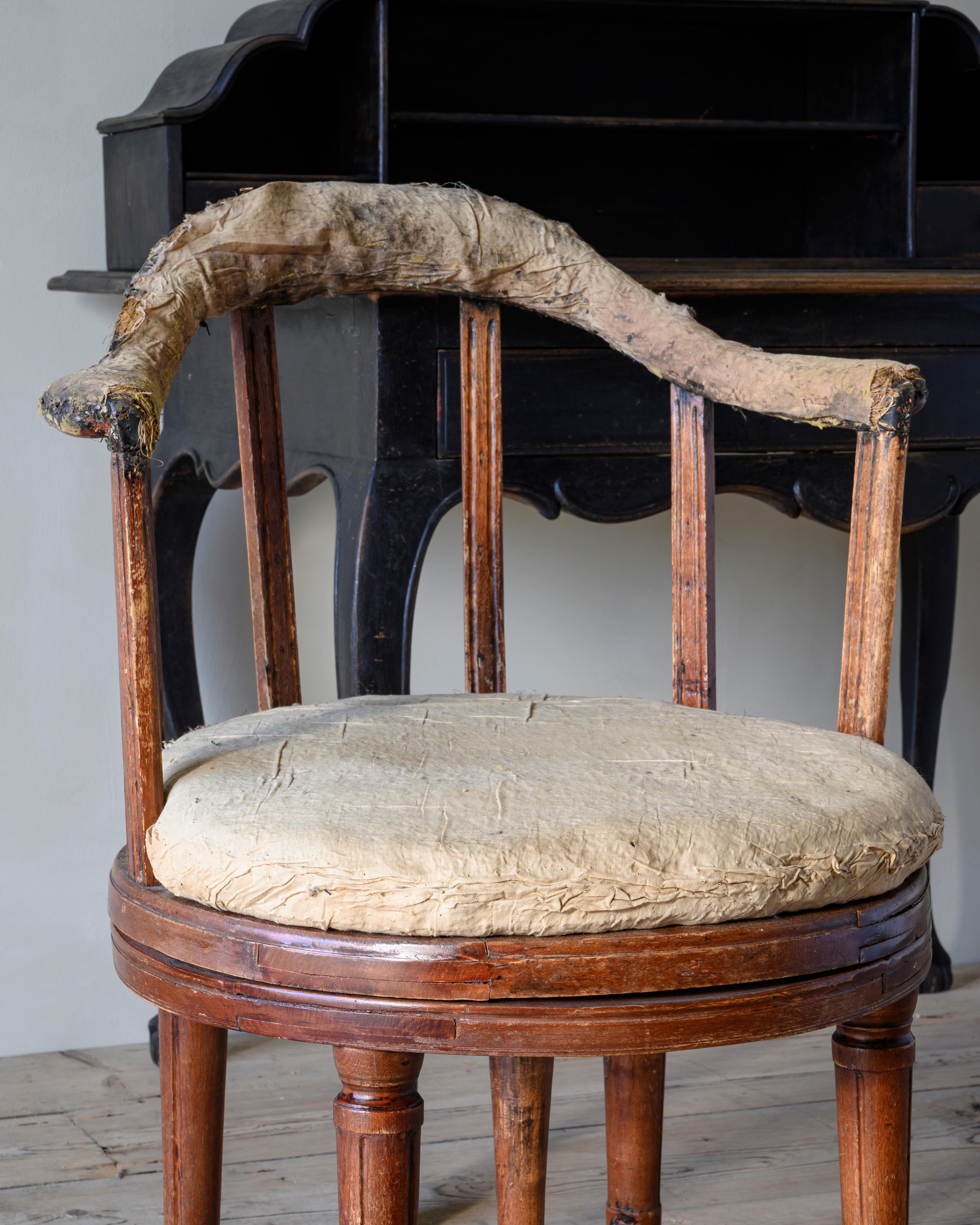 19th Century Gustavian Revolving Desk Chair For Sale 1