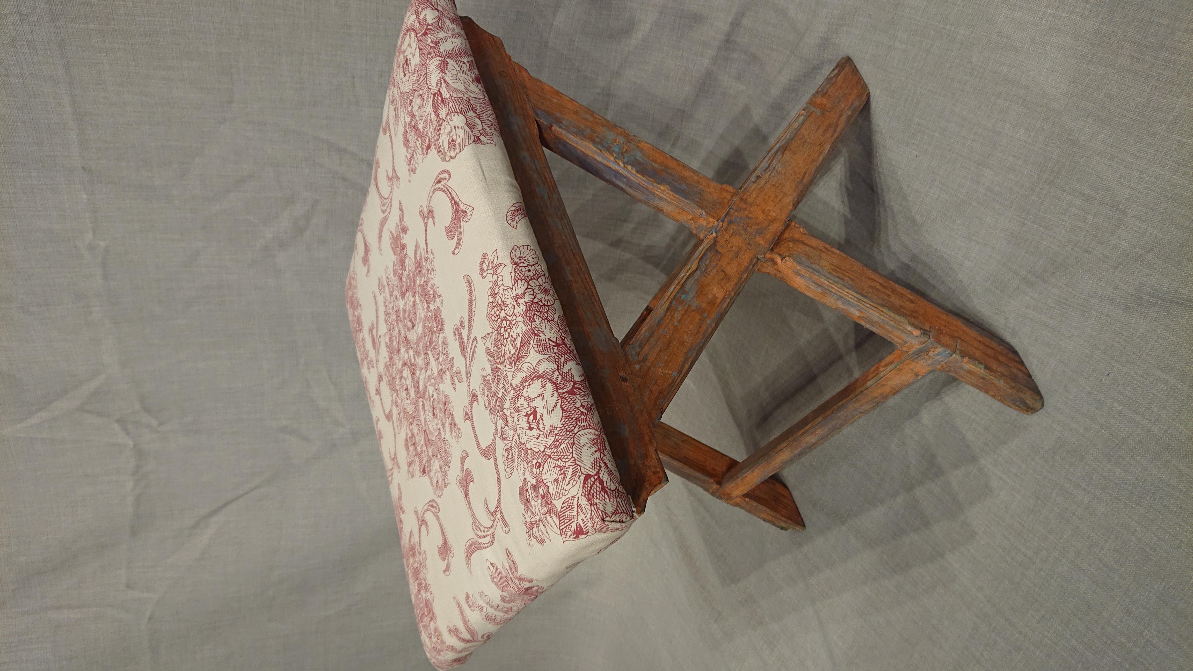 19th Century Gustavian Stool with Original Paint For Sale 5