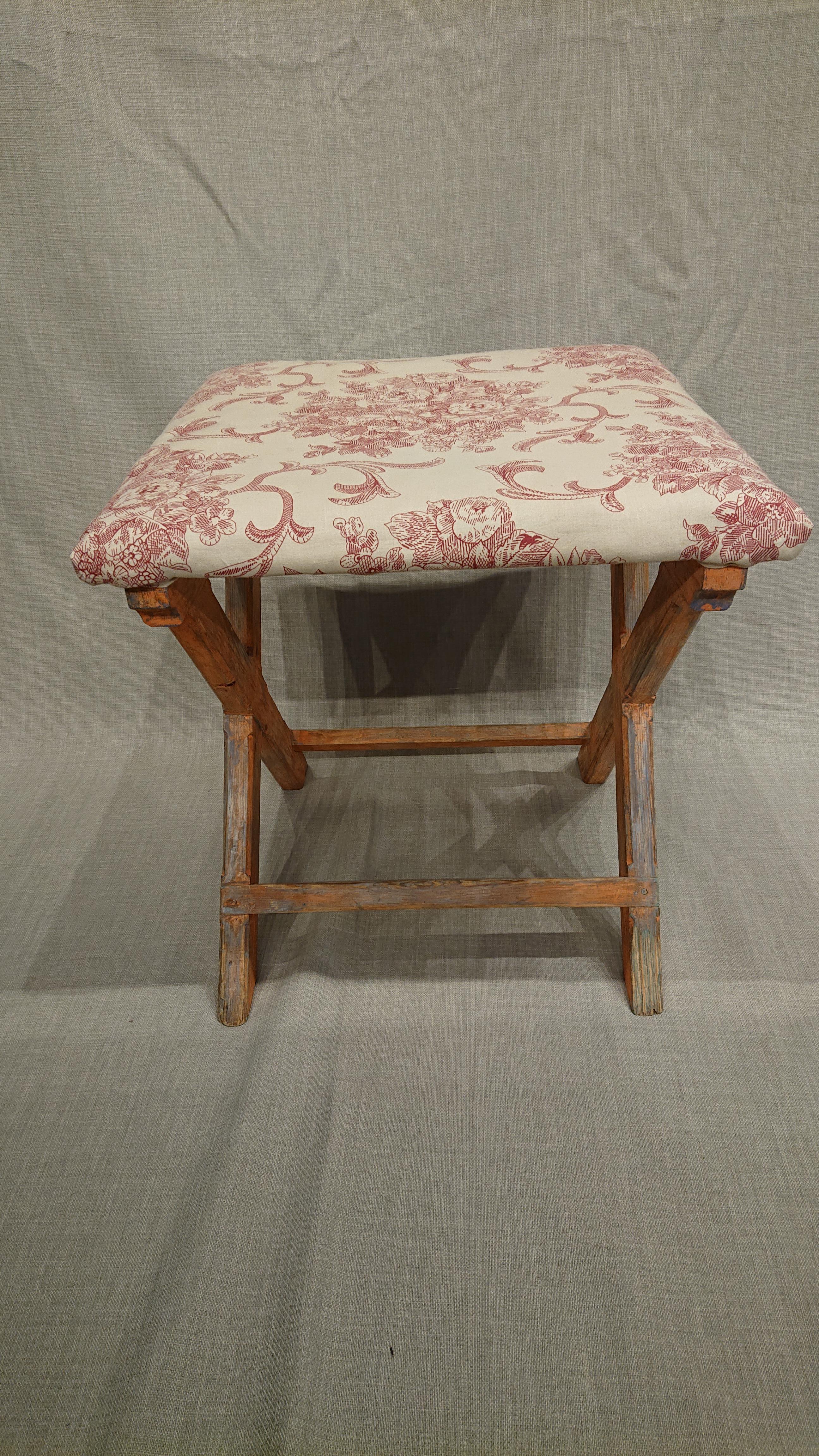 Hand-Carved 19th Century Gustavian Stool with Original Paint For Sale
