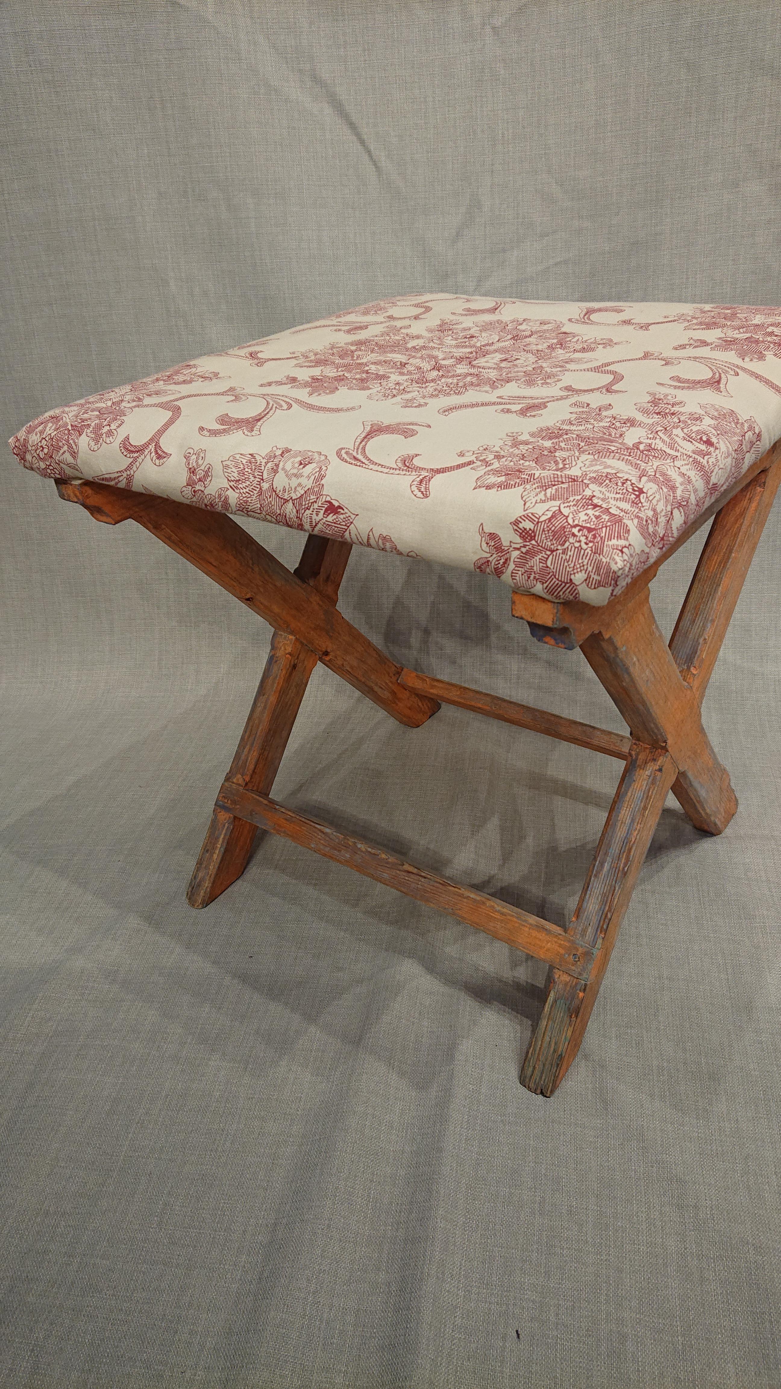 19th Century Gustavian Stool with Original Paint In Good Condition For Sale In Boden, SE