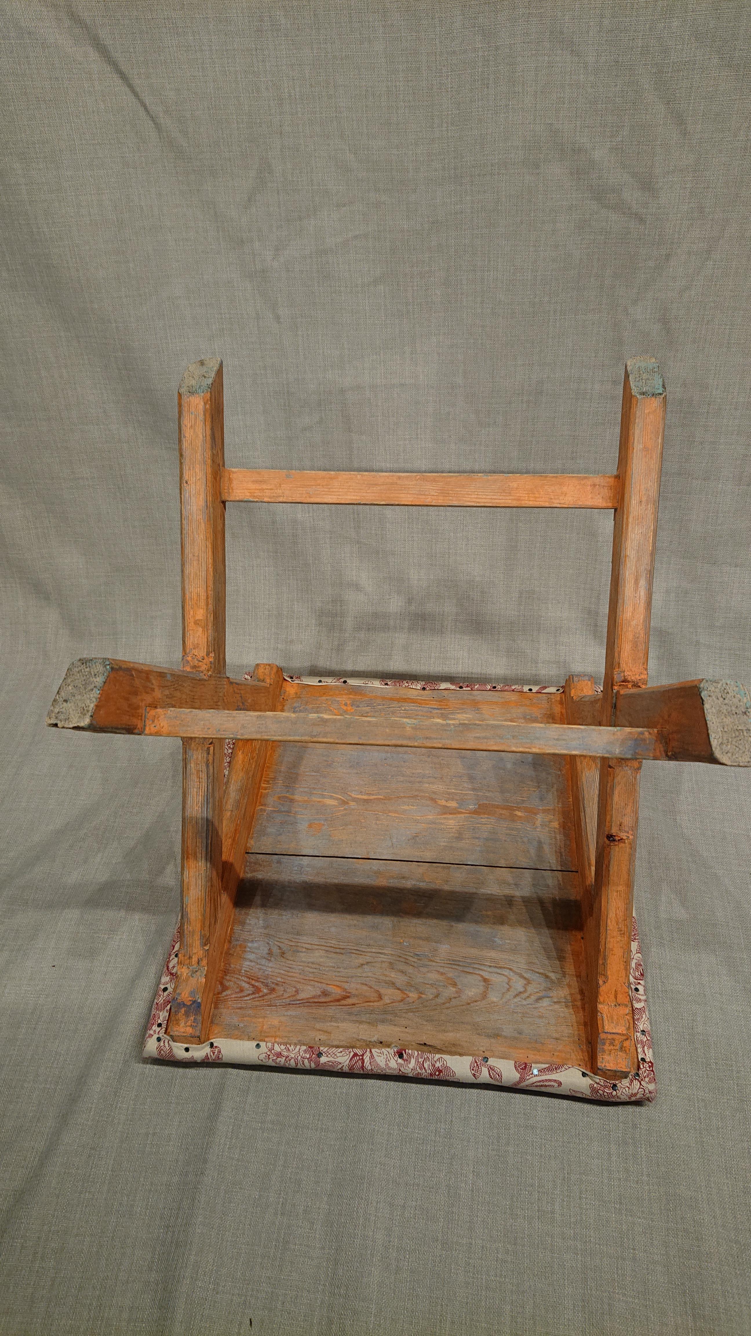 19th Century Gustavian Stool with Original Paint For Sale 1