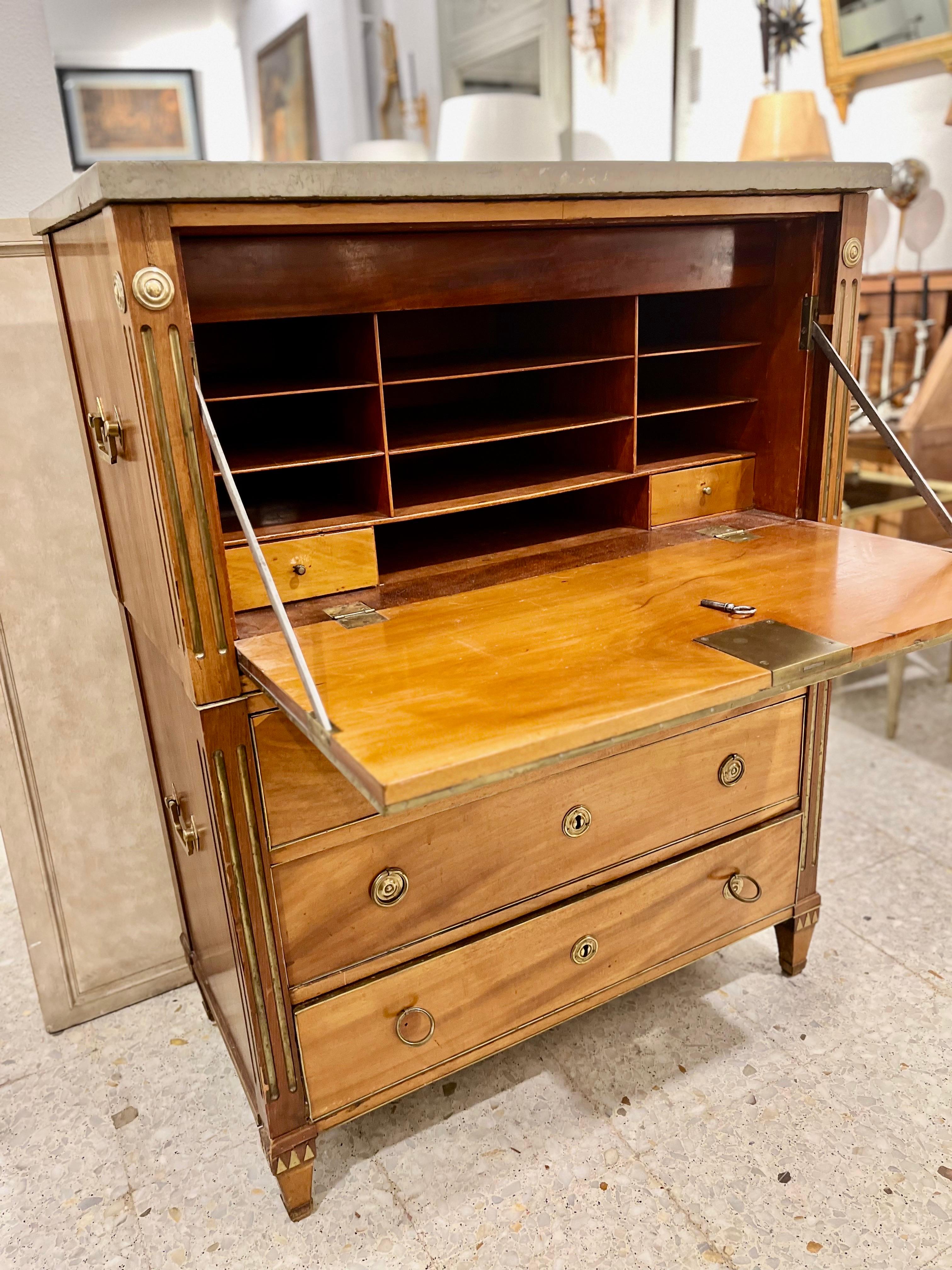 19th Century Gustavian Style  Walnut Secretaire Avatant For Sale 5