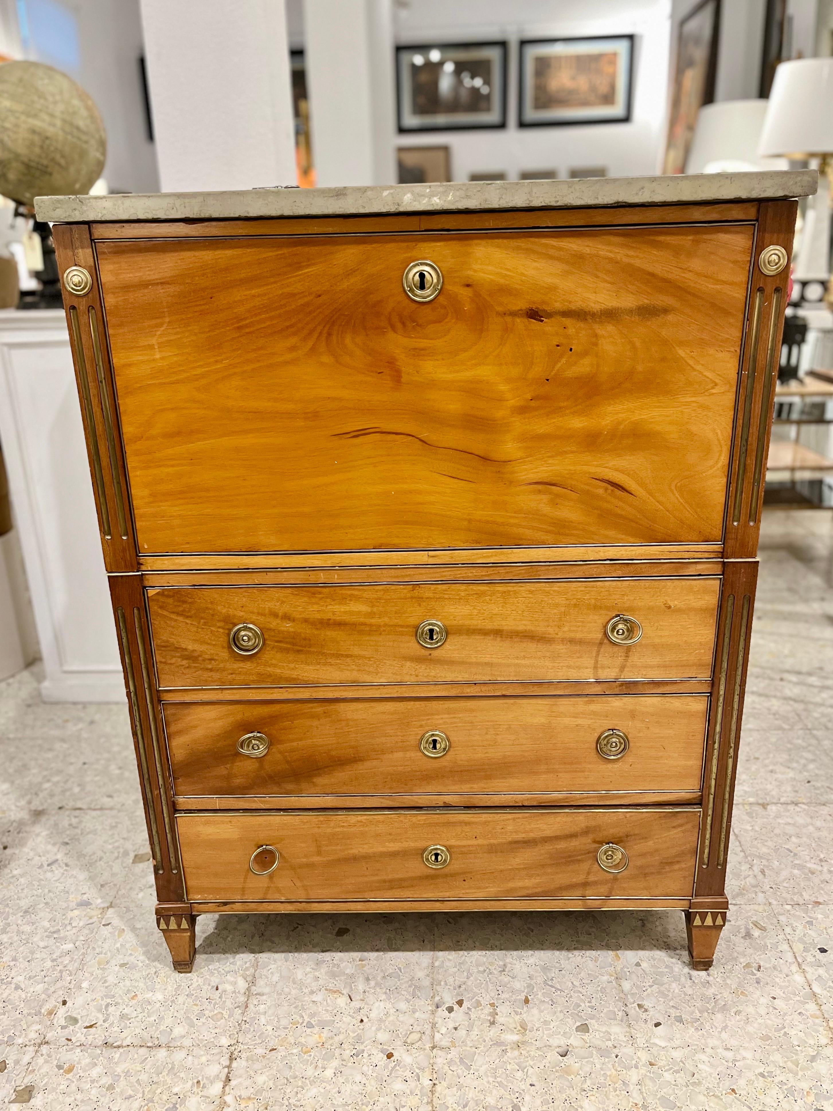 19th Century Gustavian Style  Walnut Secretaire Avatant In Good Condition For Sale In Madrid, ES